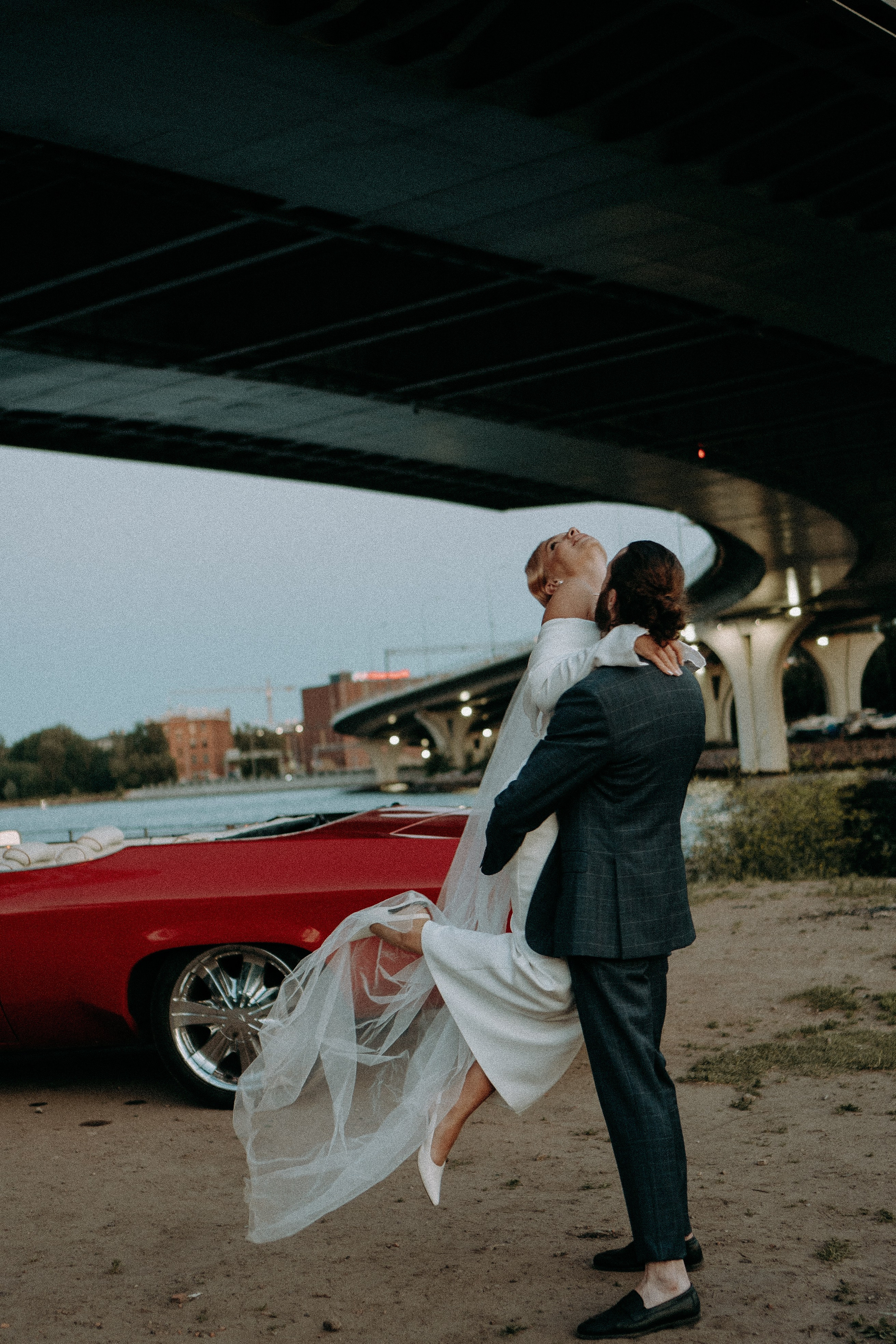 СВАДЕБНАЯ СЬЕМКА ВОЗЛЕ МСОТА БЕТАНКУРА НА КАБРИОЛЕТЕ. Профессиональный фотограф, Санкт-Петербург — Виктория Богомолова