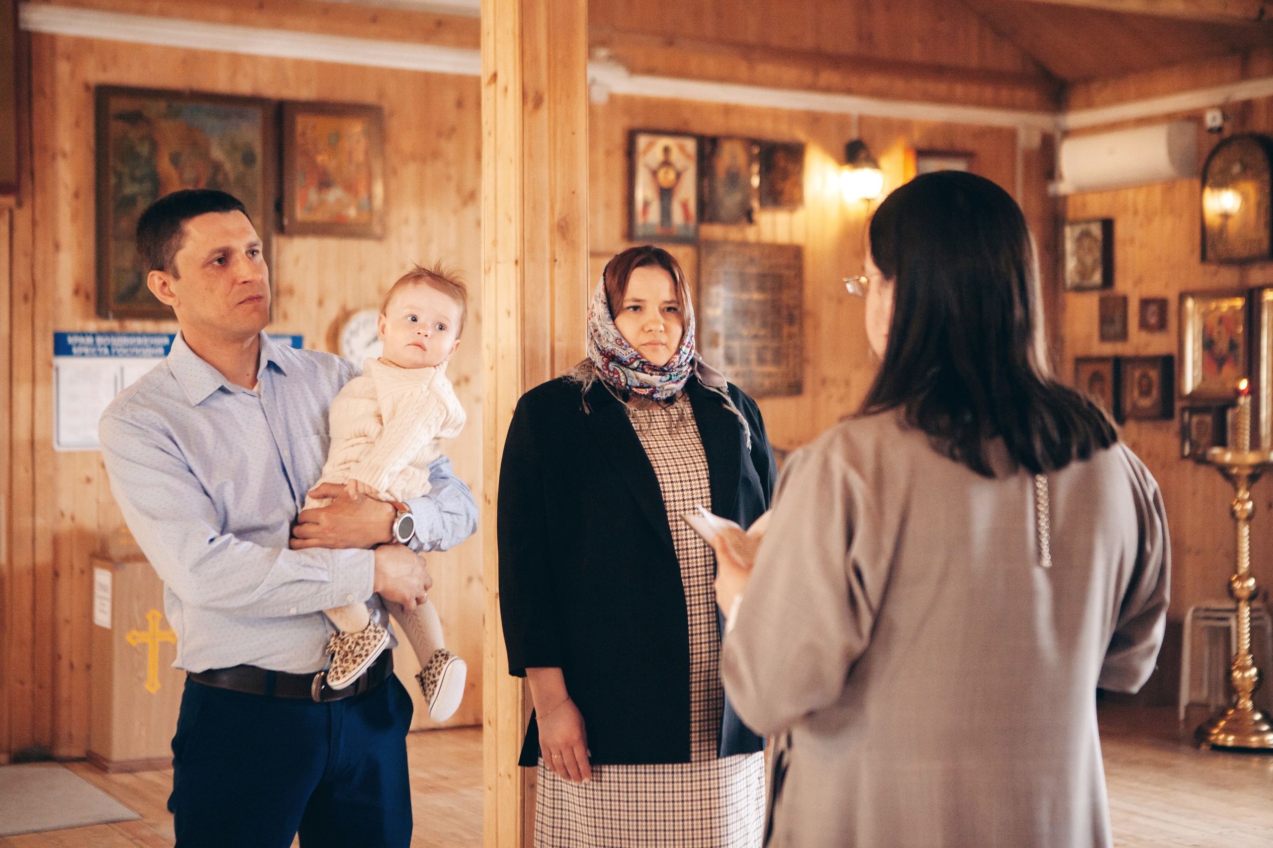 Крещение ребенка в церкви в москве. Фотограф Ольга Ефремова