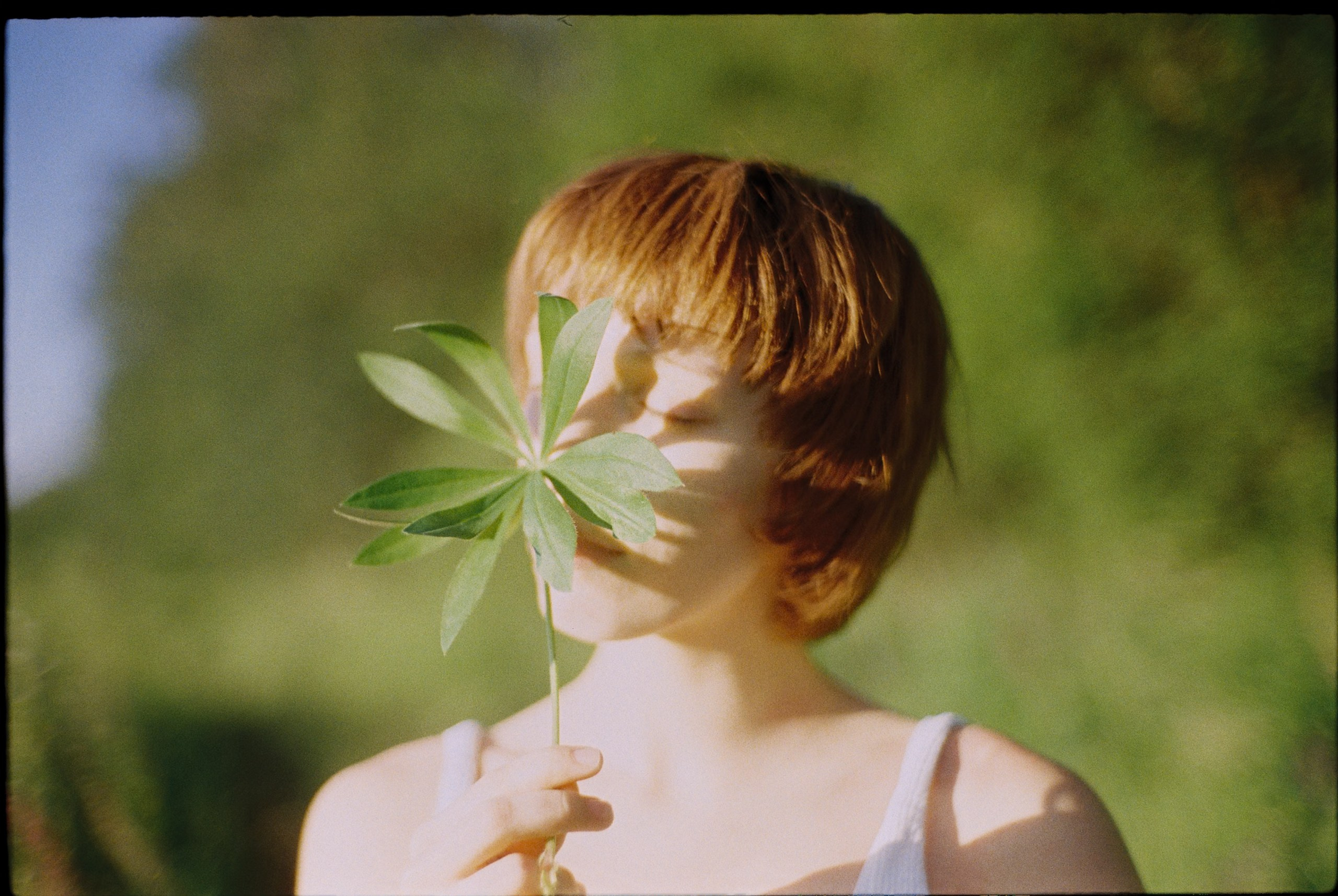 Природа. Фотограф Максим К. Интимный портрет и вечерние прогулки по Москве на плёнку