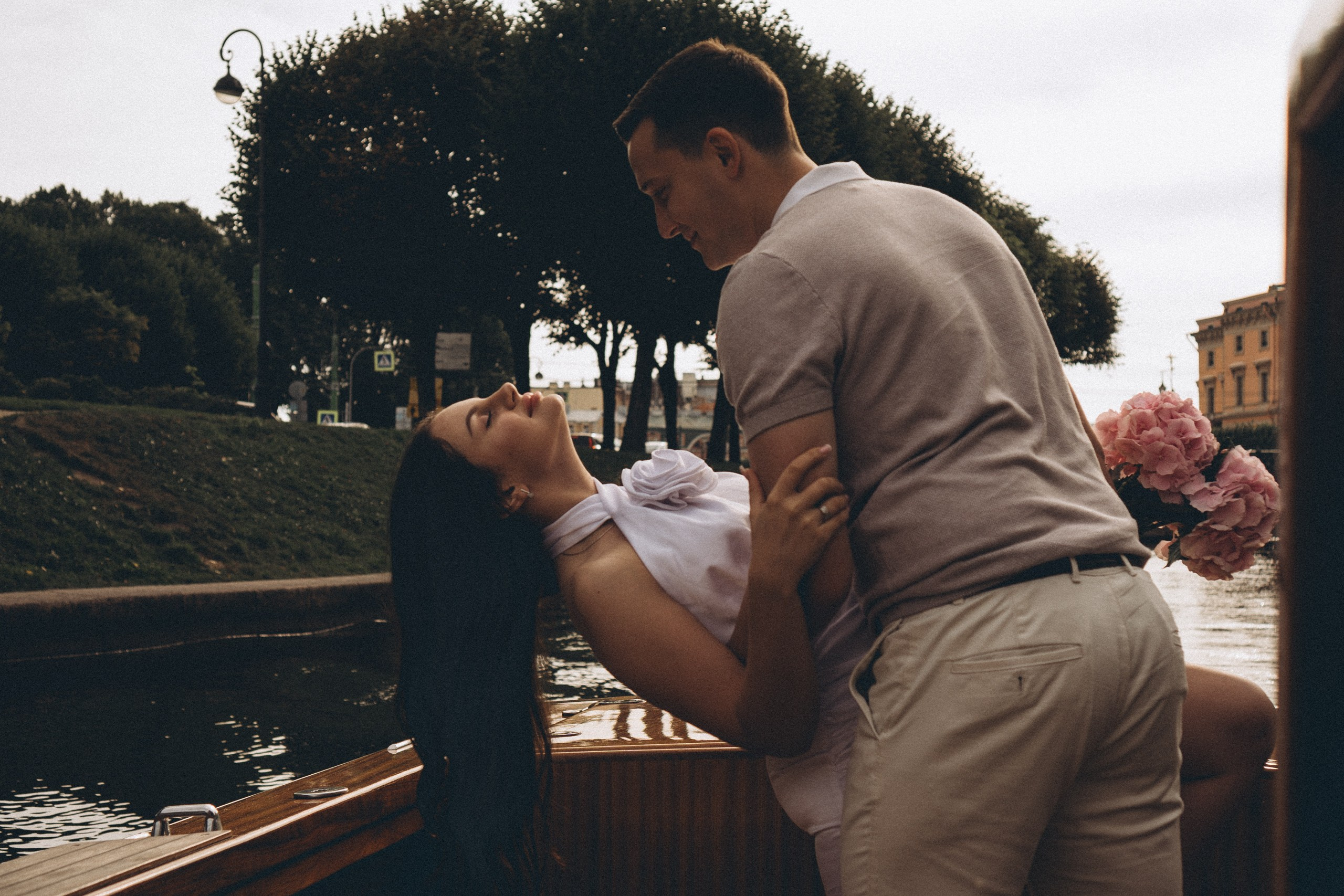 СВАДЕНБНАЯ СЬЕМКА НА КАТЕРЕ ПО КАНАЛАМ САНКТ-ПЕТЕРБУРГА И В АКВАТОРИИ НЕВЫ. Профессиональный фотограф, Санкт-Петербург — Виктория Богомолова