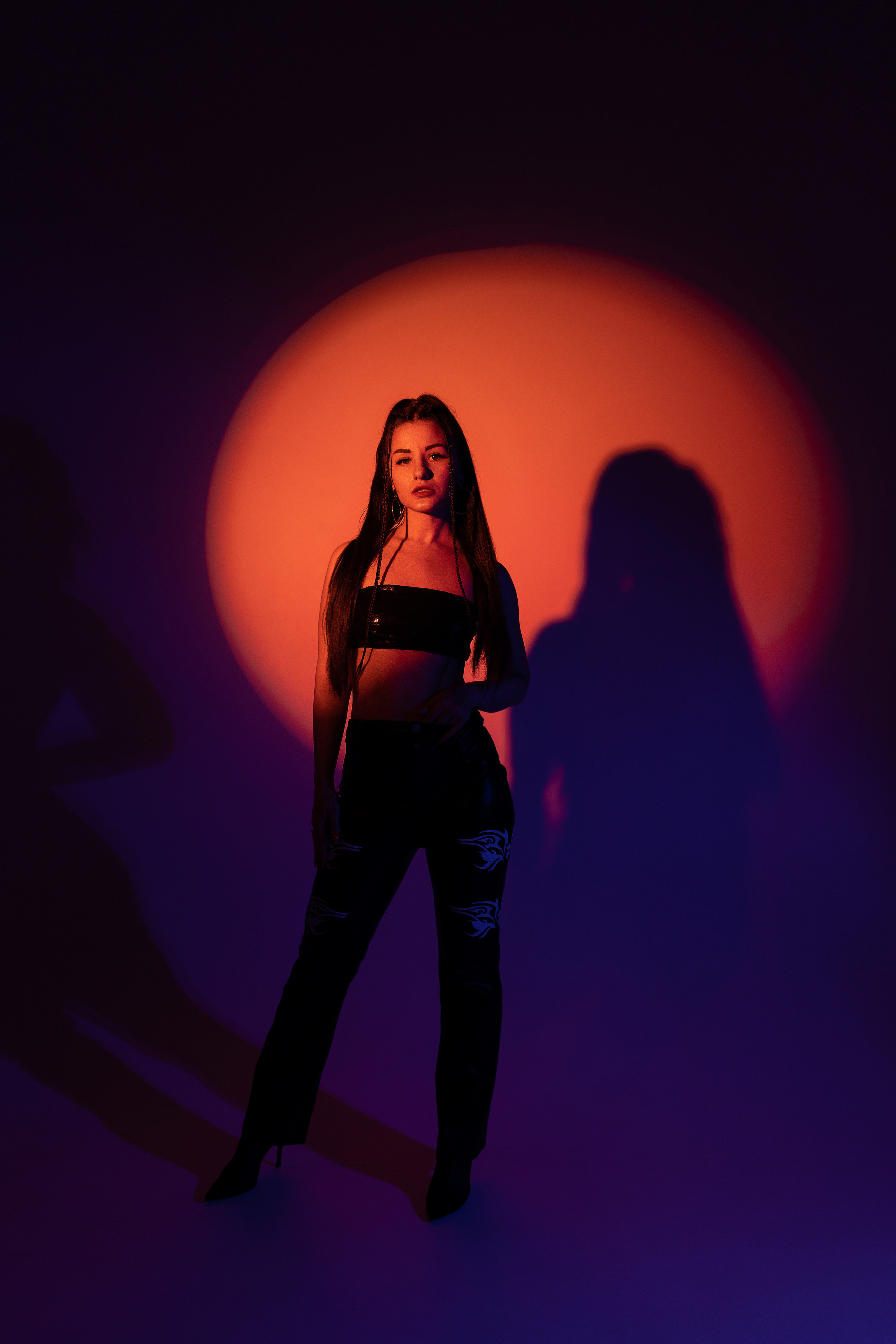 Цветной свет и фигуры. Фотограф Минск