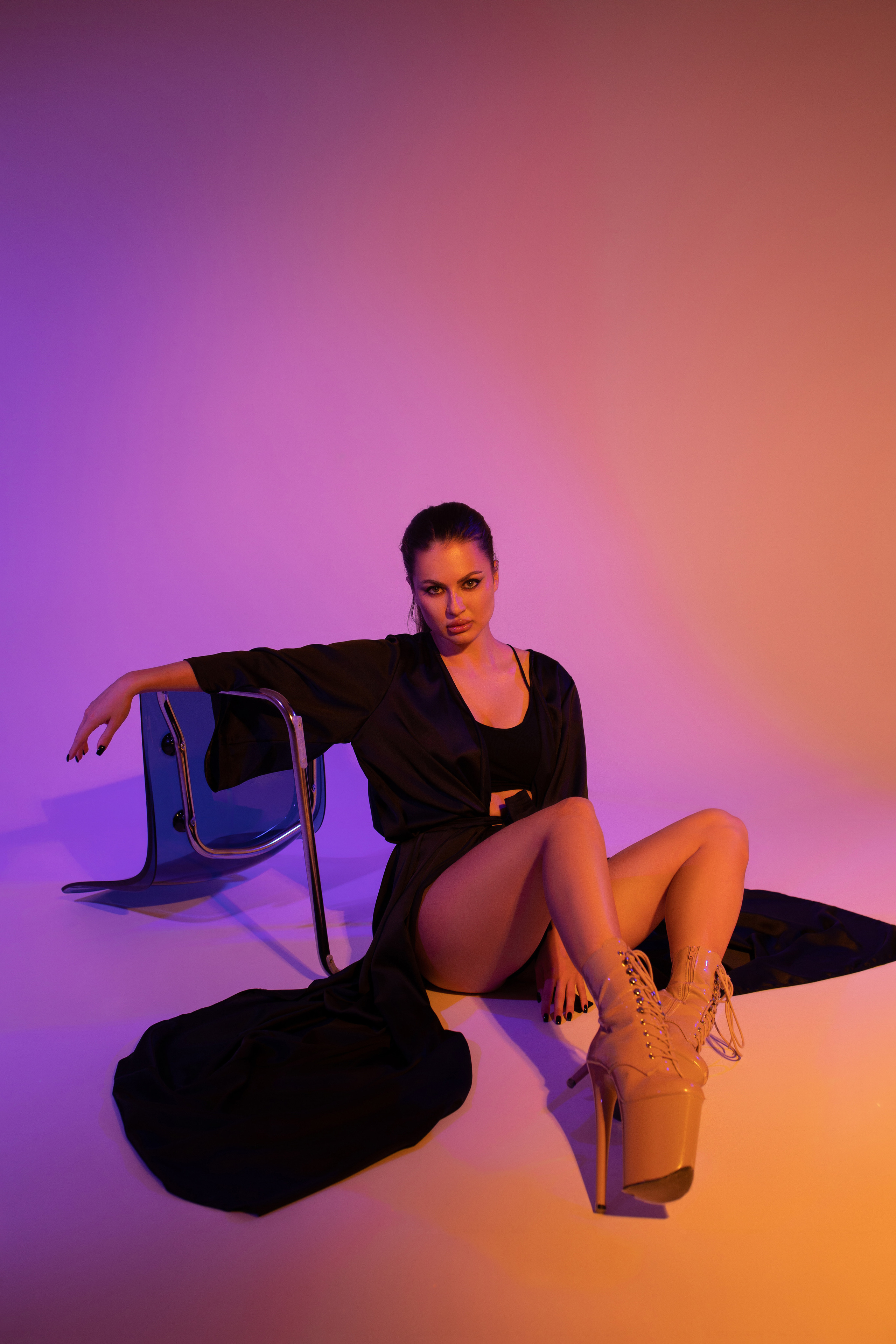 Цветной свет и фигуры. Фотограф Минск