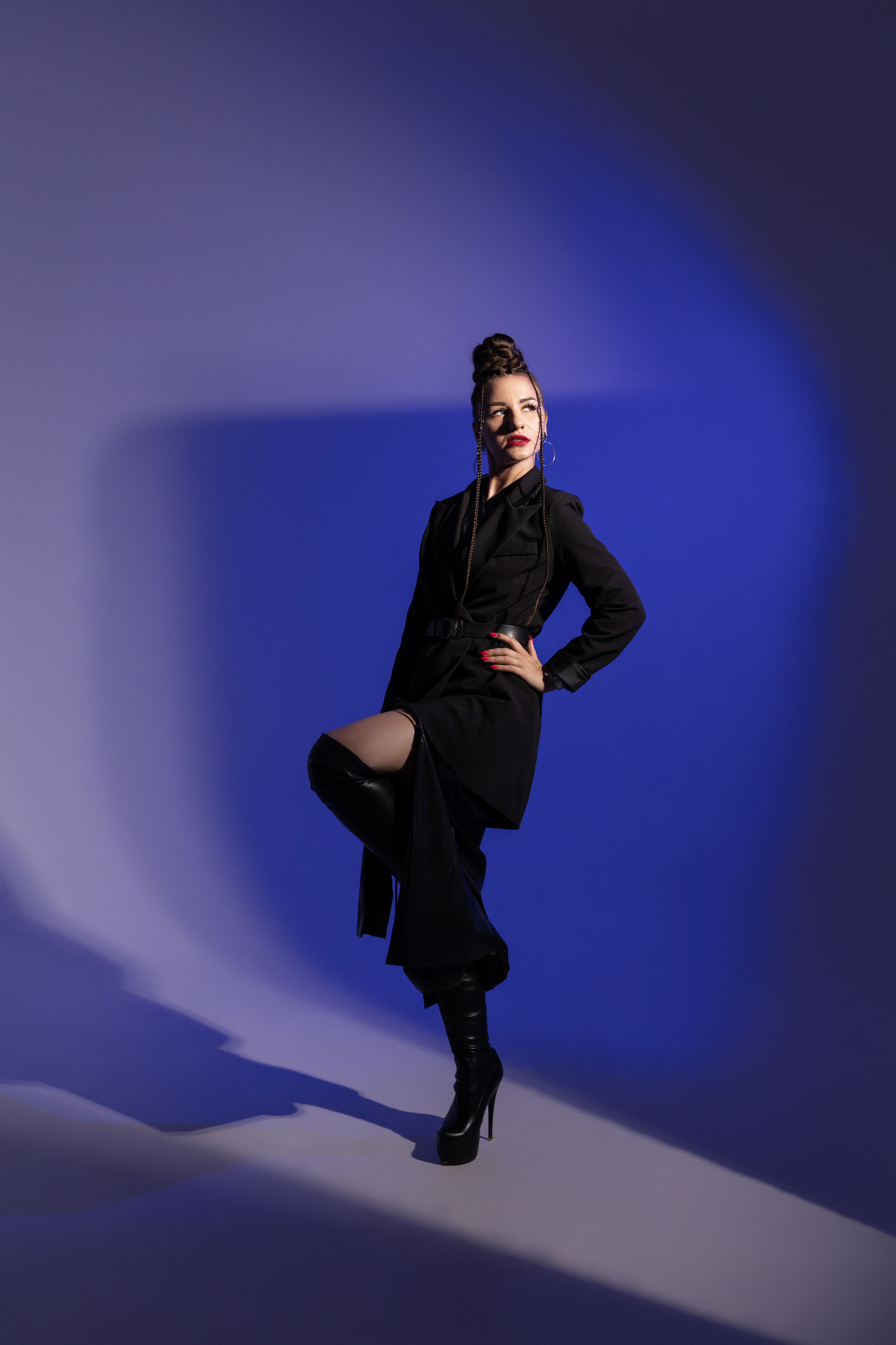 Цветной свет и фигуры. Фотограф Минск