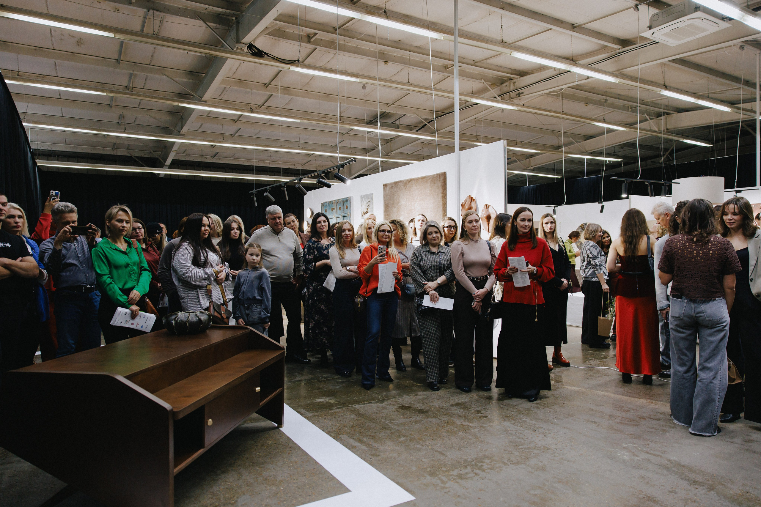 Выставка СТО ВЕЩЕЙ В ИНТЕРЬЕРЕ. Фотограф Иркутск Антипин Сергей