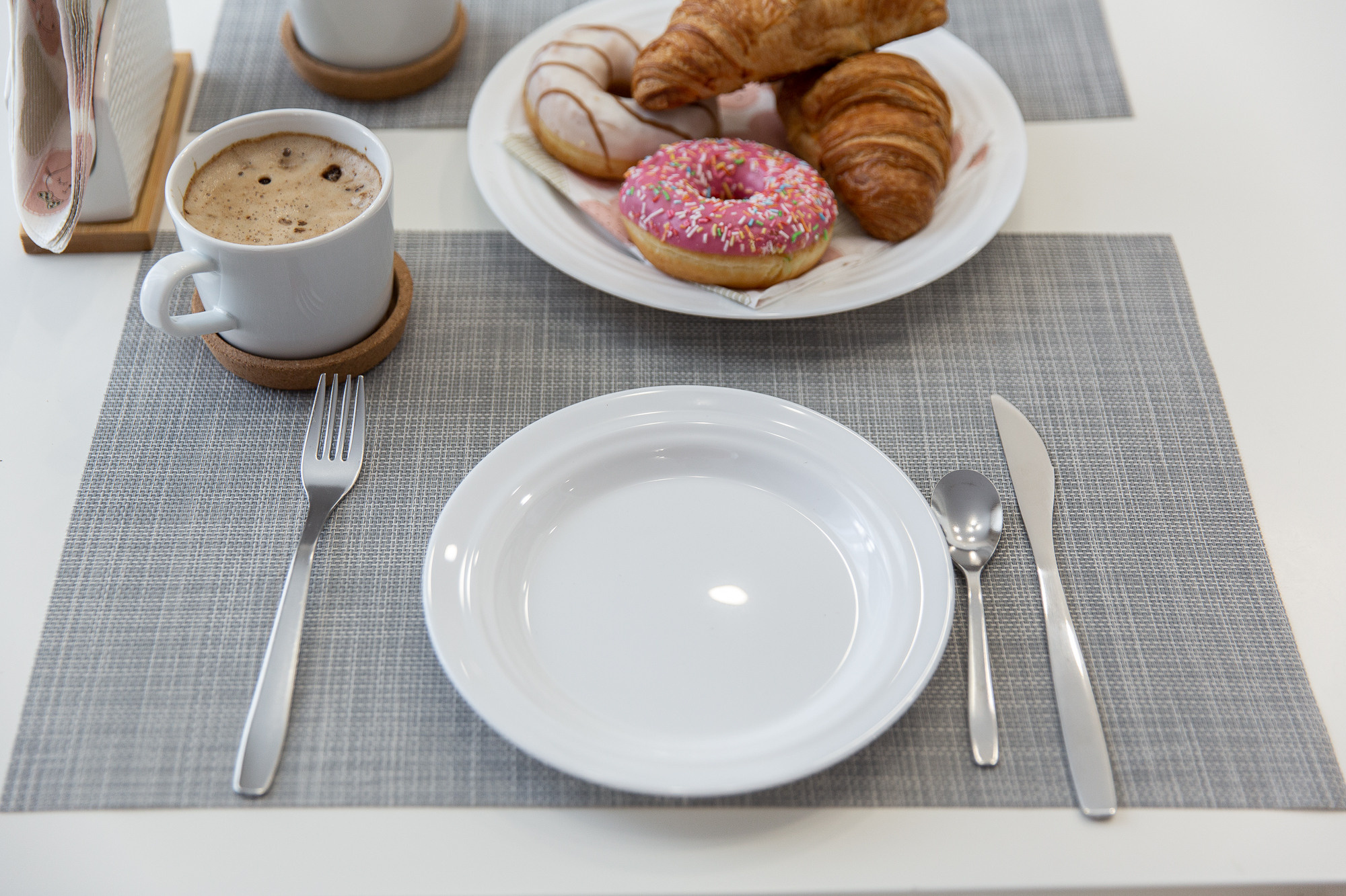 Renatphoto-Фотосессия студии с элементами декора. Профессиональная фотосъёмка интерьеров, предметная фотосессия еды для меню г. Анапа