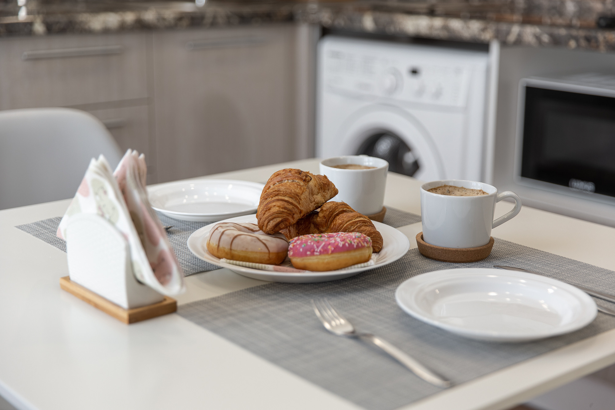 Renatphoto-Фотосессия студии с элементами декора. Профессиональная фотосъёмка интерьеров, предметная фотосессия еды для меню г. Анапа