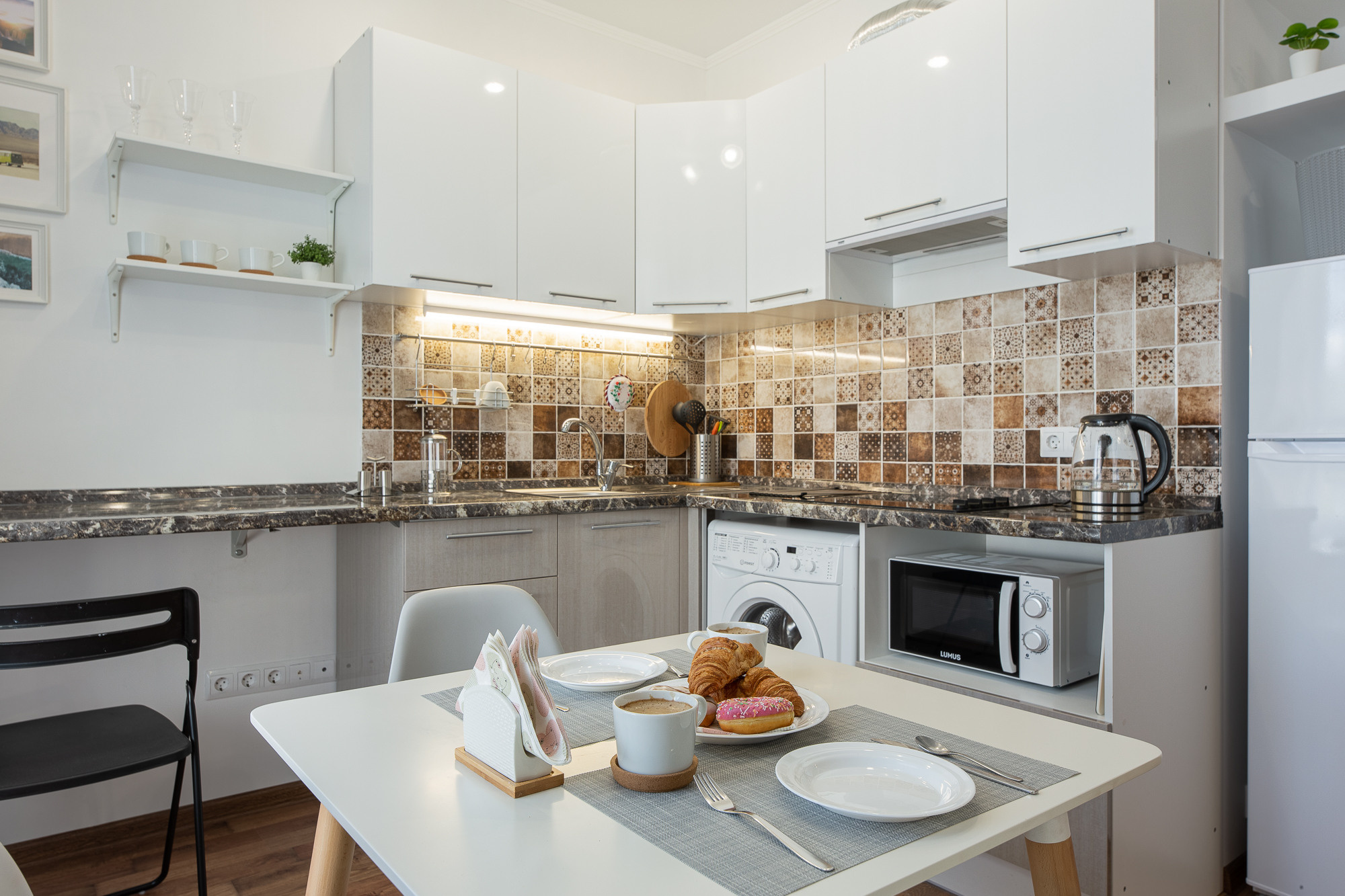 Renatphoto-Фотосессия студии с элементами декора. Профессиональная фотосъёмка интерьеров, предметная фотосессия еды для меню г. Анапа