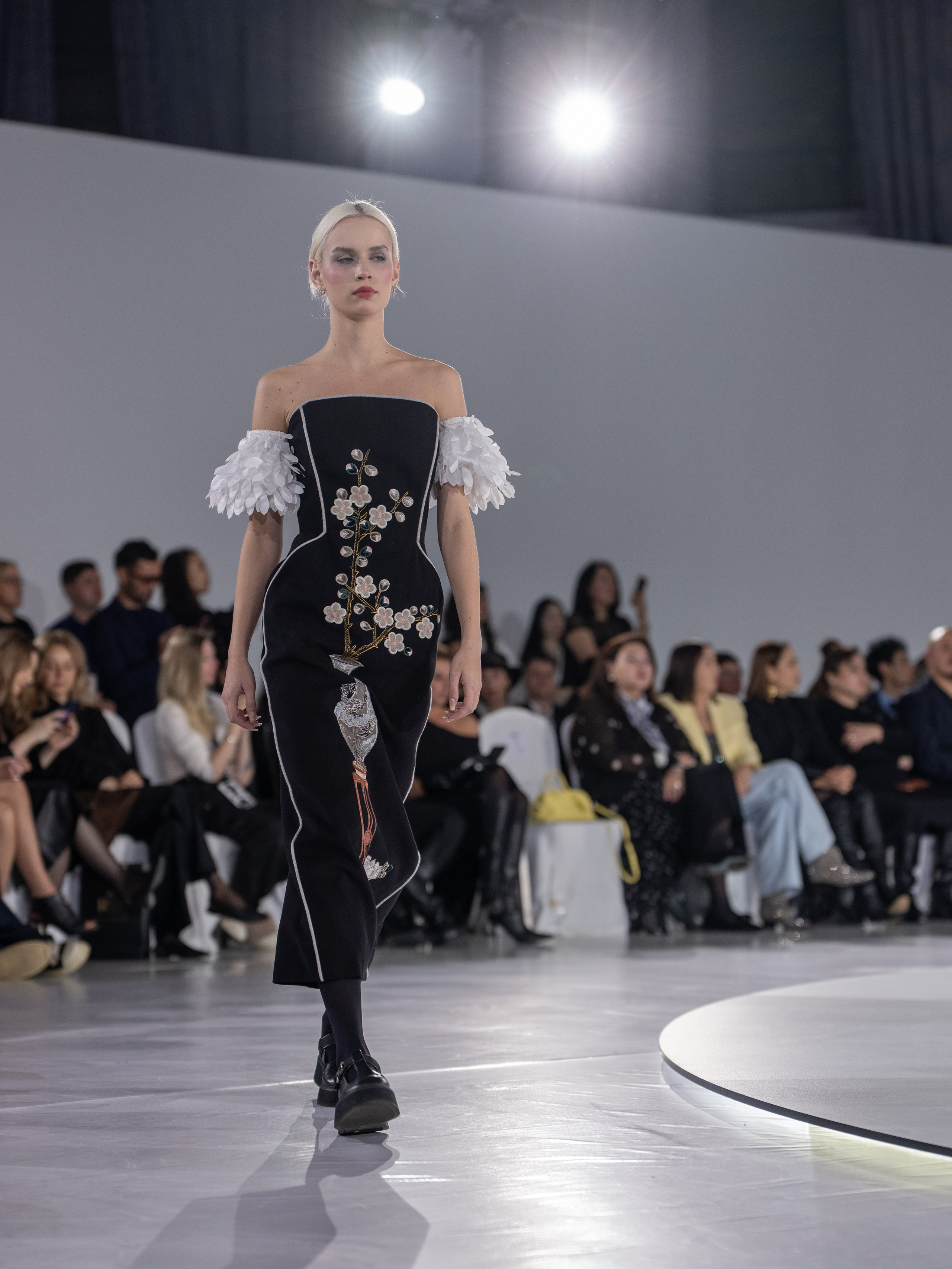 Дизайнер Stas Lopatkin. Сайт Алматинского НЮ АРТ, будуар и фэшн фотографа Дениса Карпенко