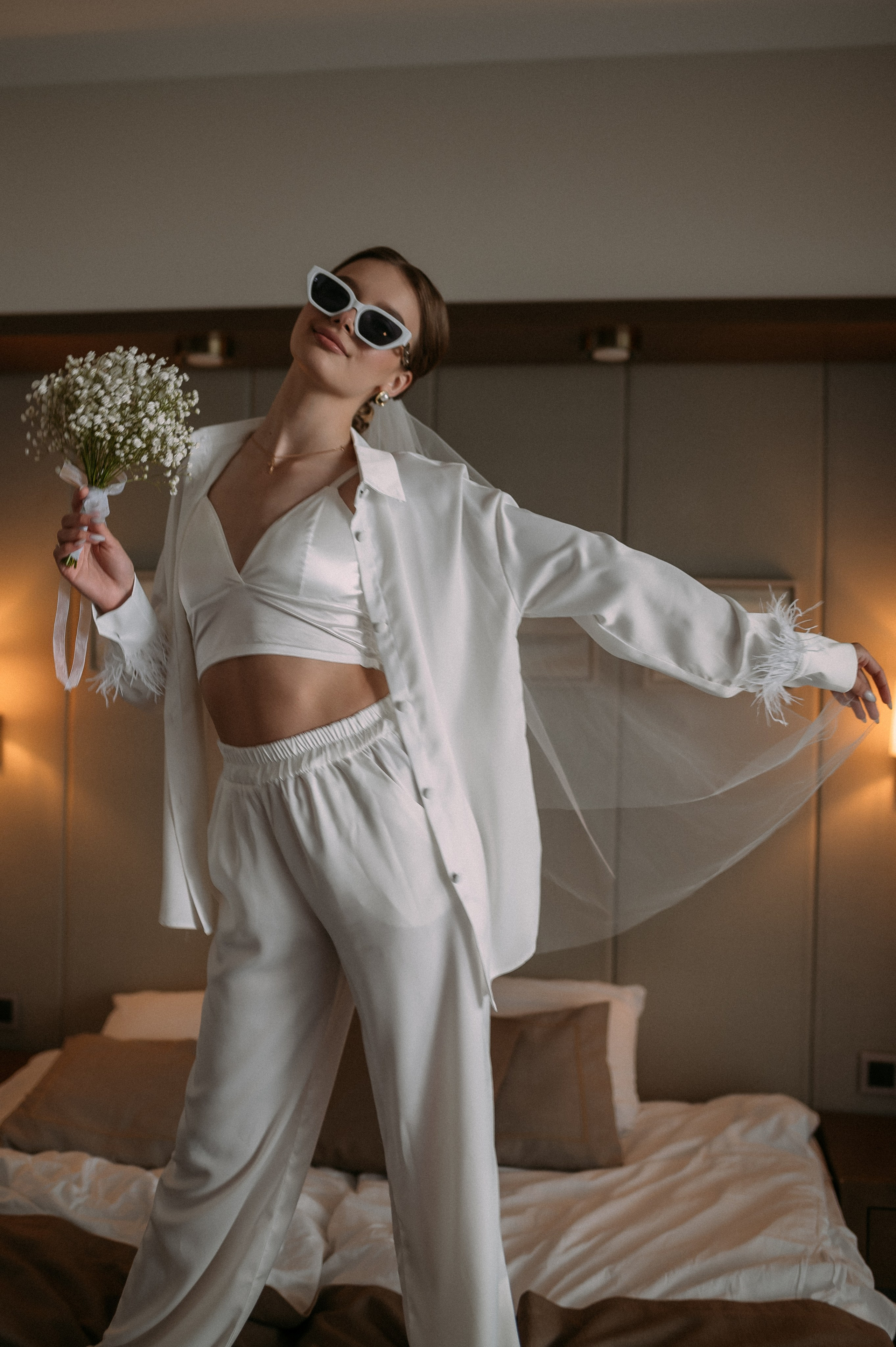 Свадебное утро и прогулка красивой яркой пары. Свадебный и семейный фотограф в Симферополе Дарья Маркова