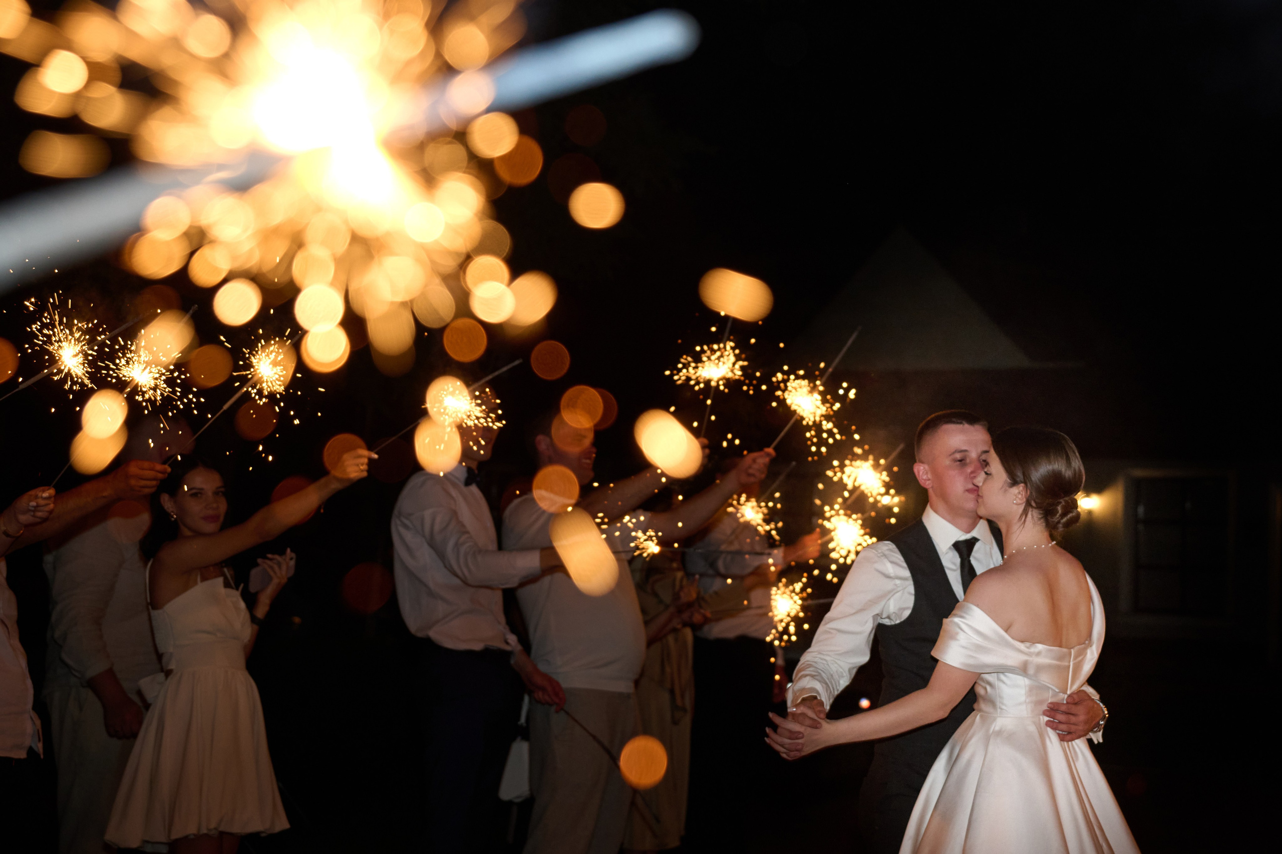 Свадебная фотосессия Никиты и Ангелины в Старом Осколе. Профессиональный фотограф Старый Оскол, Губкин — свадьба, венчание, крещение, юбилей и день рождения