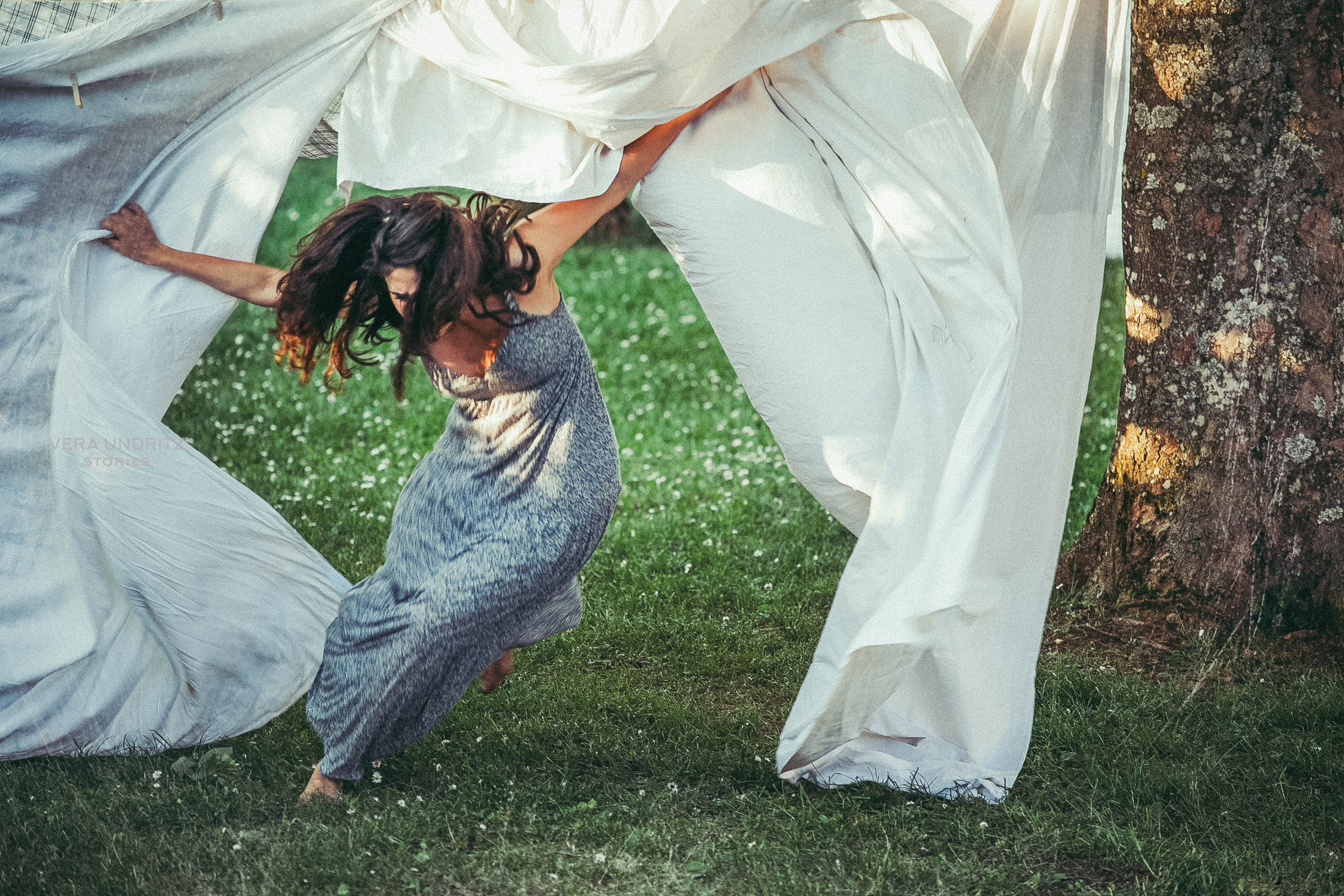 Фото и афиша спектакля «La main de Leila», фестивали в Анси и в Авиньоне. Вера Ундриц/Vera Undritz, celebrity фотограф, Москва