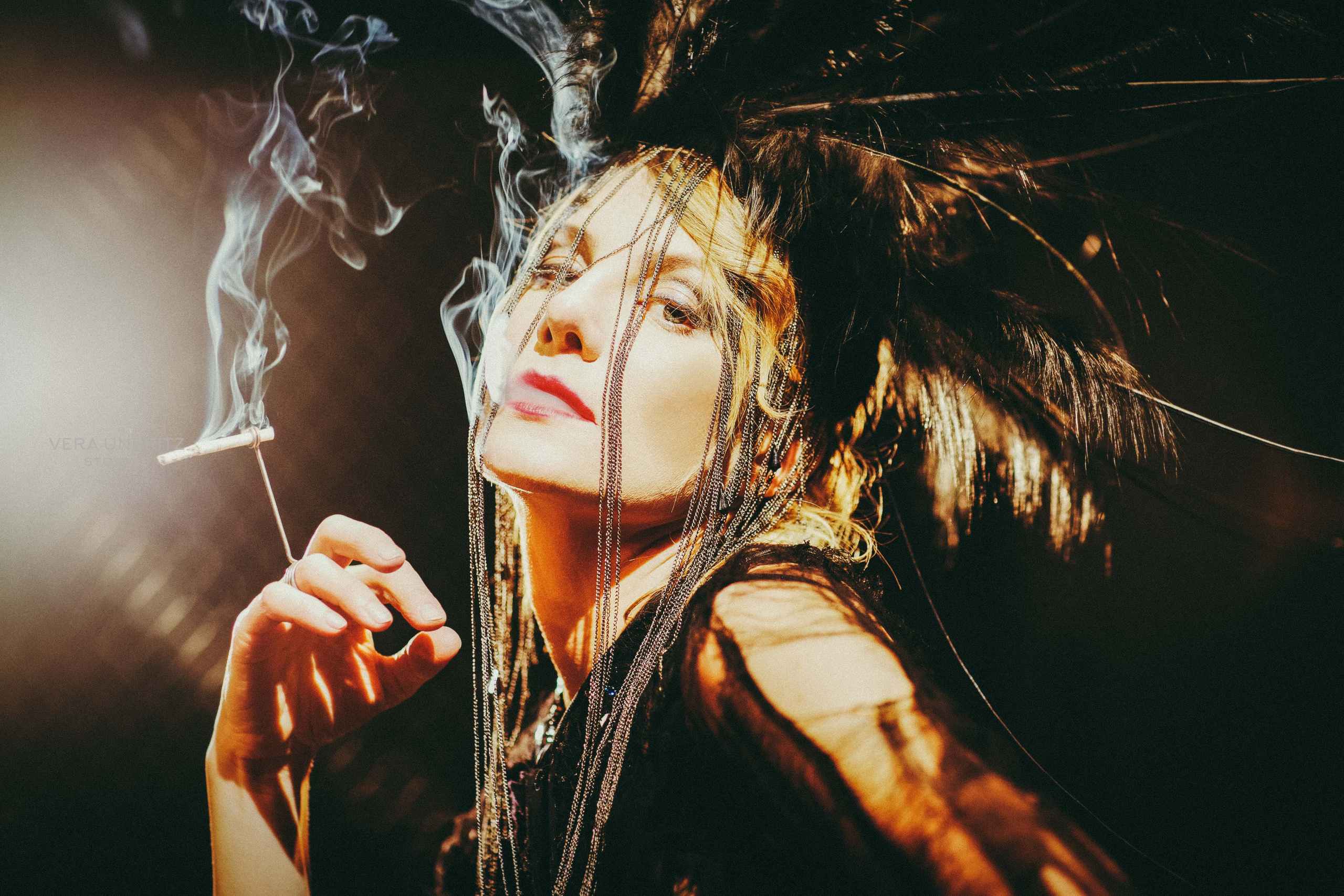 Рената Литвинова в спектакле "Шага", МХАТ