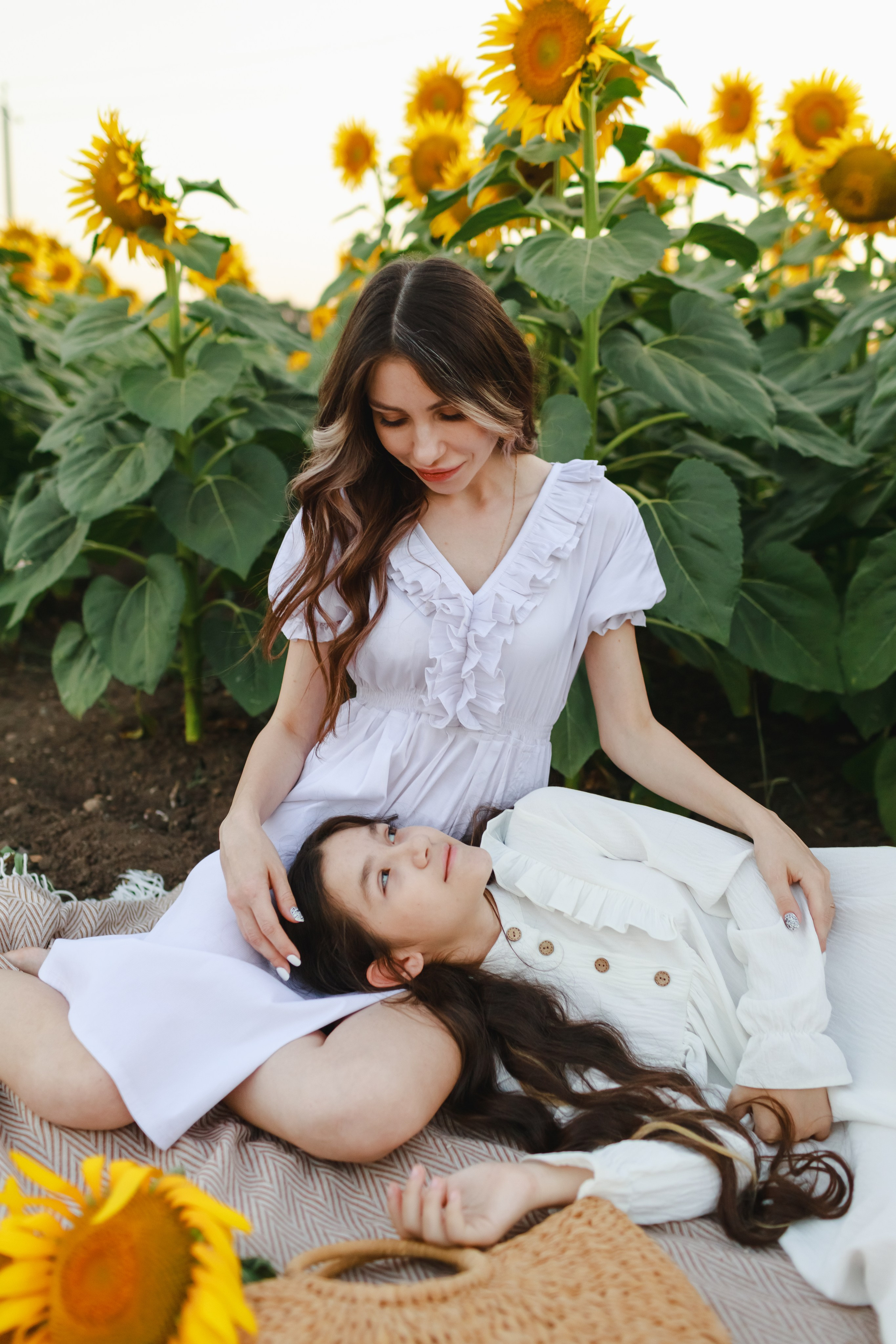 Евгения и Кира. Поле подсолнухов. Детский и семейный фотограф в Краснодаре Альбина Морозова