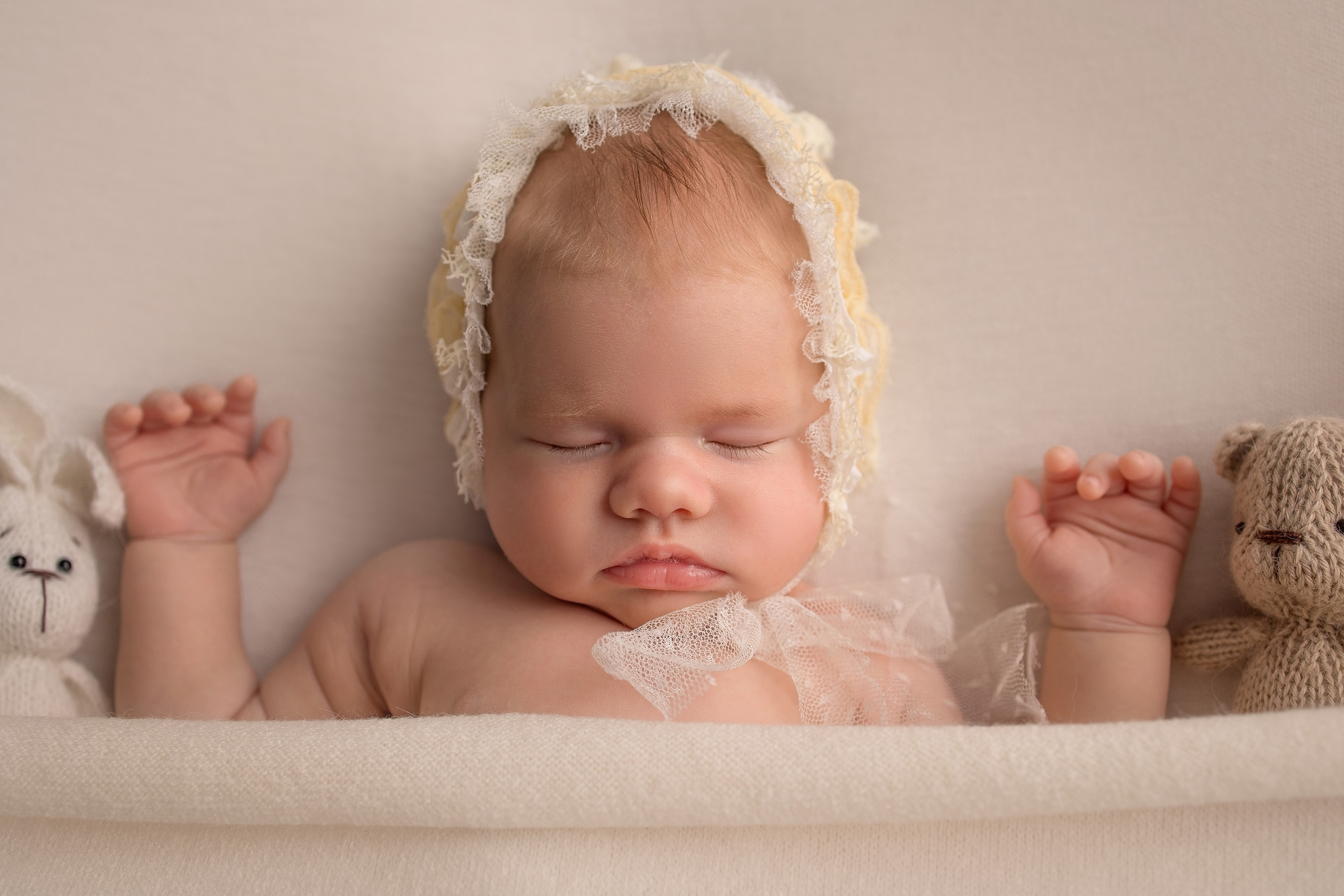 Нежная и милая фотосессия первых дней жизни Вашего ребенка в Минске. Фотограф новорождённых Минск — стоимость newborn фотосессии в Минске