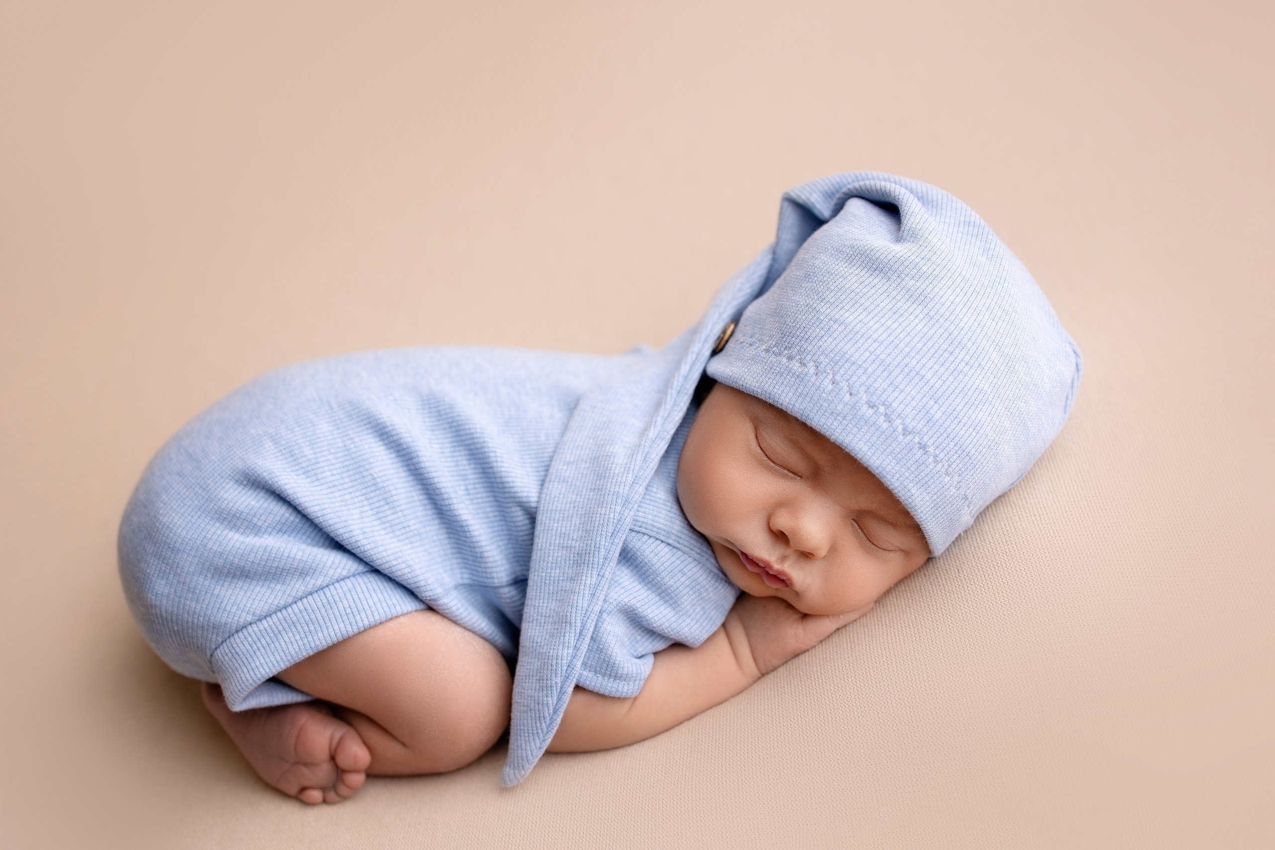 Нежная и милая фотосессия первых дней жизни Вашего ребенка в Минске. Фотограф новорождённых Минск — стоимость newborn фотосессии в Минске