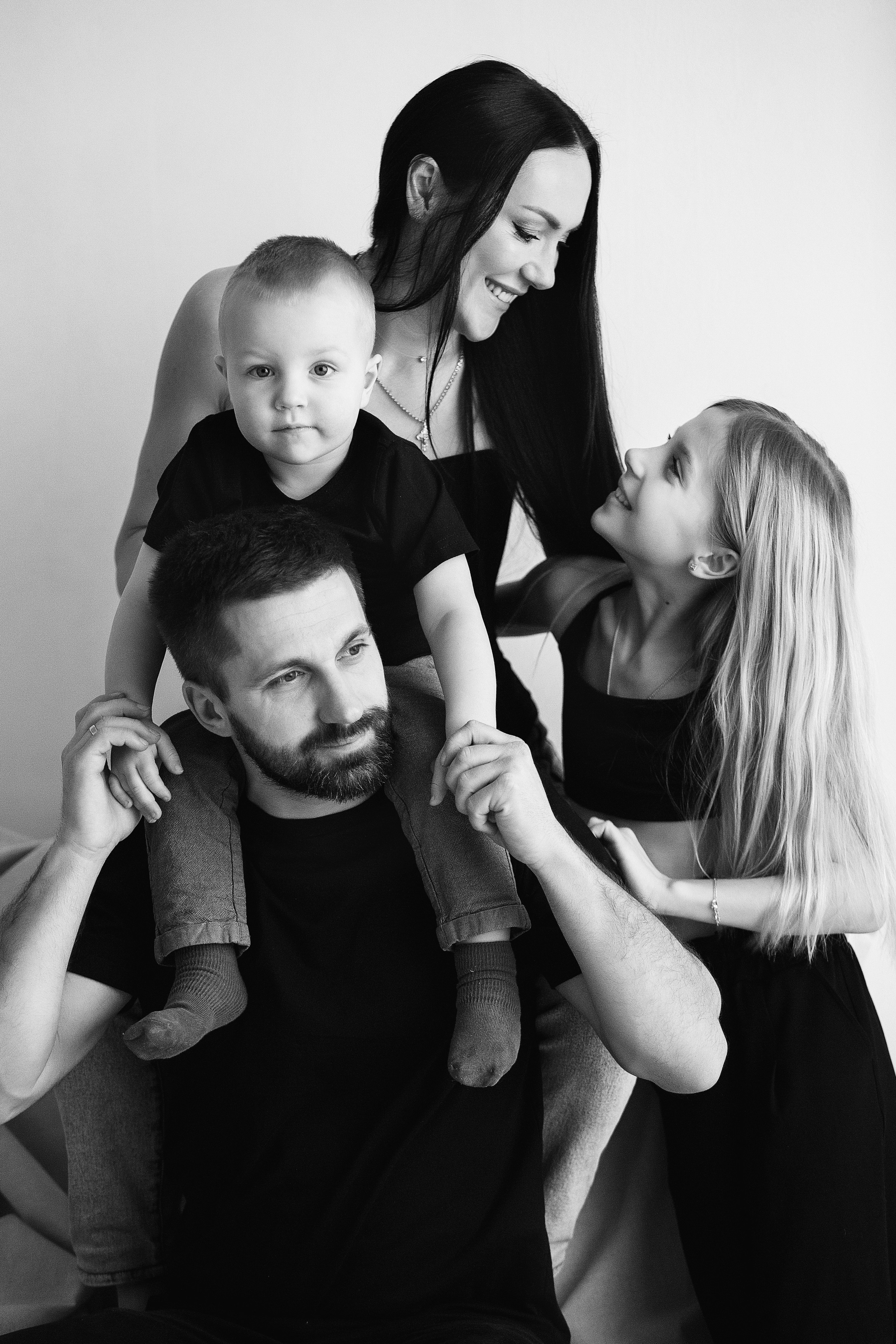 ЧБ серия. Фотограф новорожденных Оксана Полевская