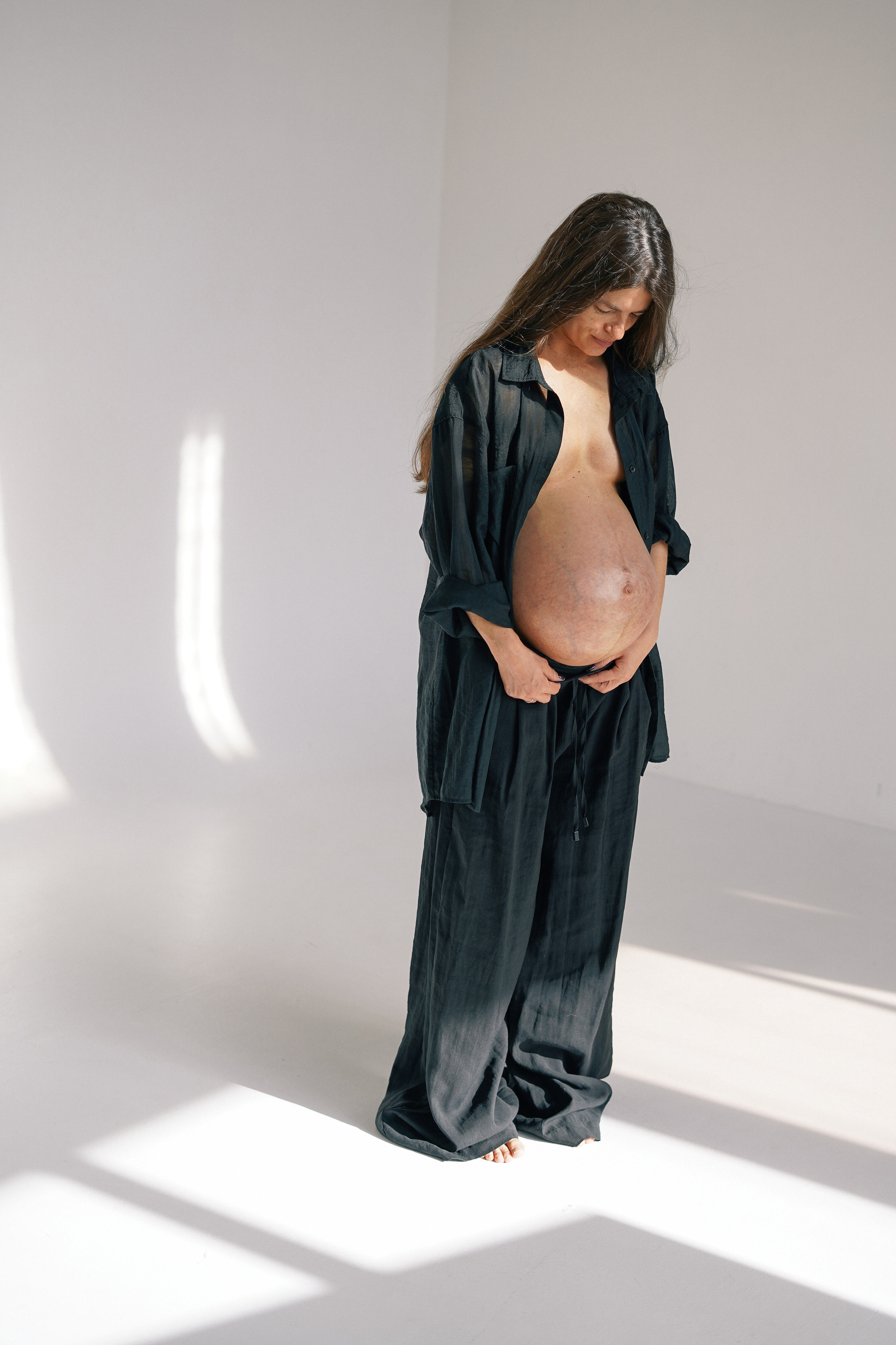 Lota in the sunny studio. Photographer and videographer Valeria Lisauske