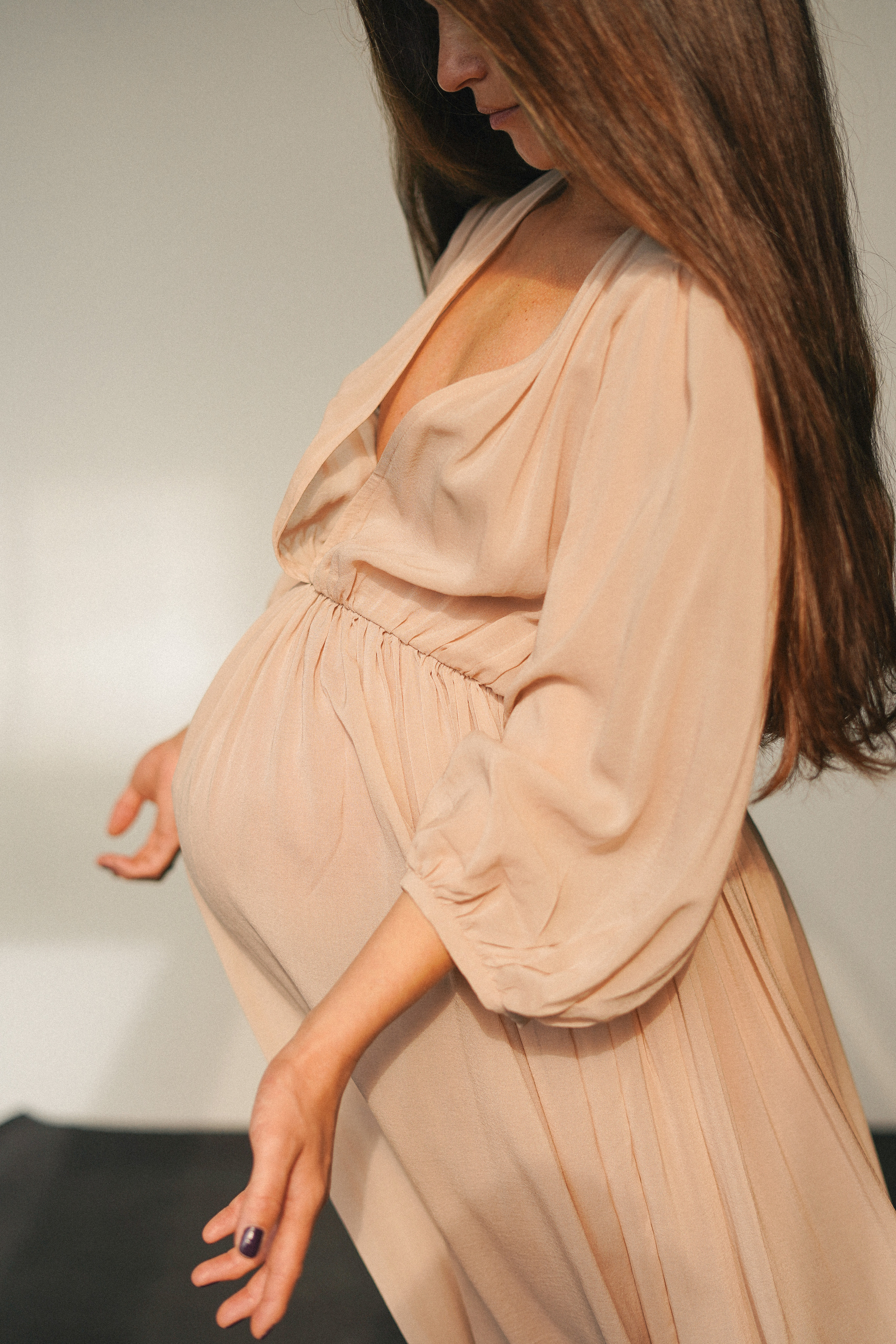 Lota in the sunny studio. Photographer and videographer Valeria Lisauske