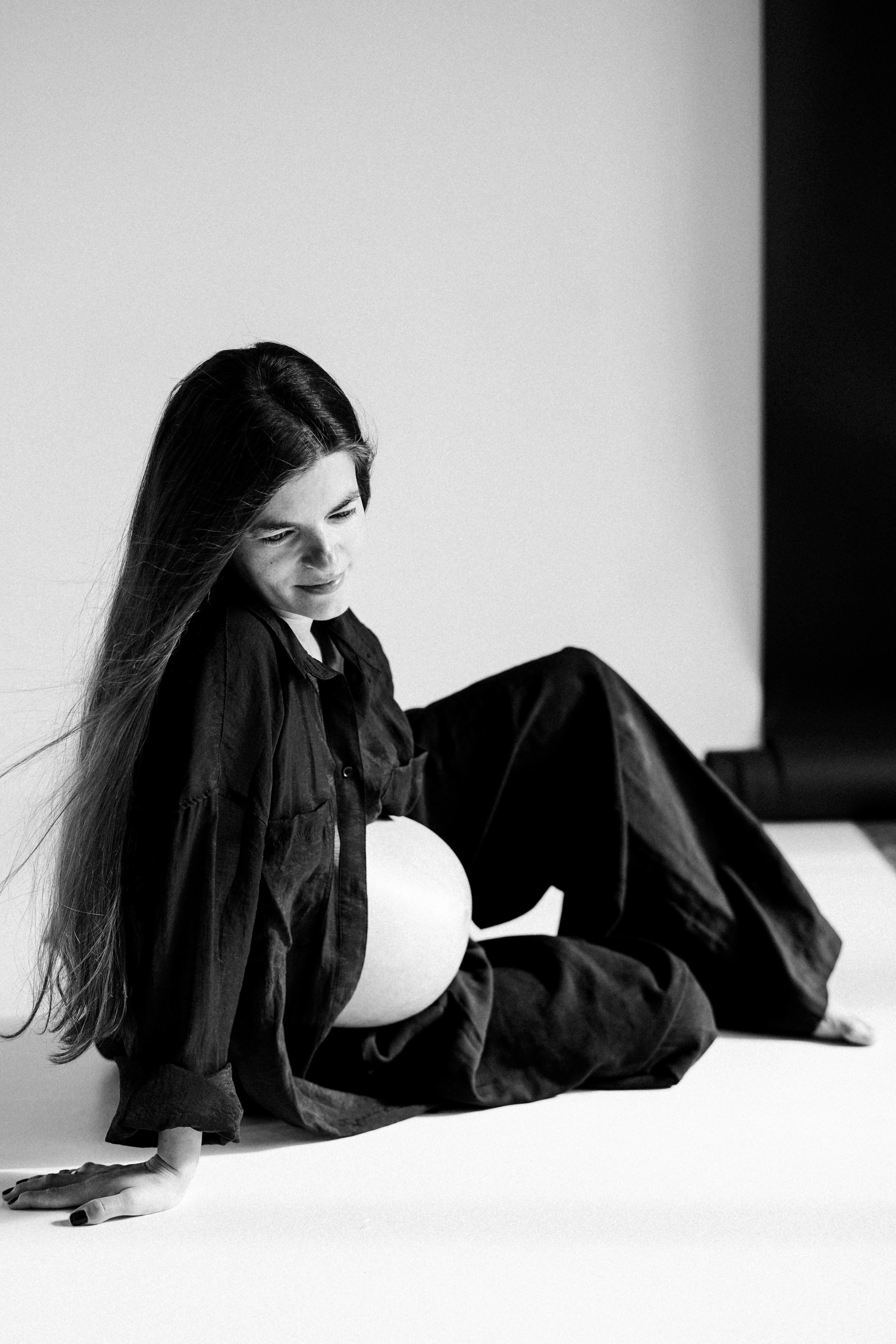 Lota in the sunny studio. Photographer and videographer Valeria Lisauske