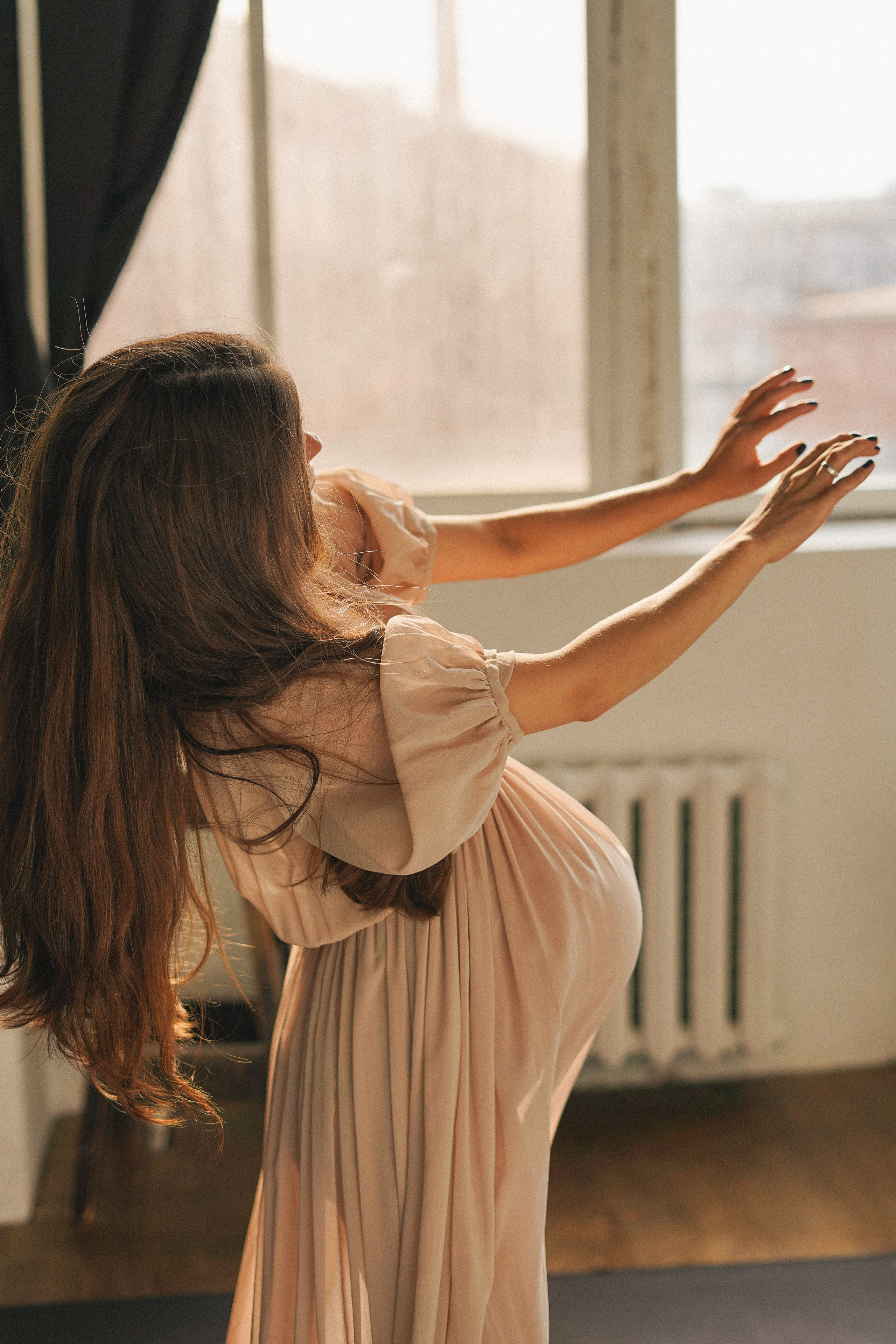 Lota in the sunny studio. Photographer and videographer Valeria Lisauske