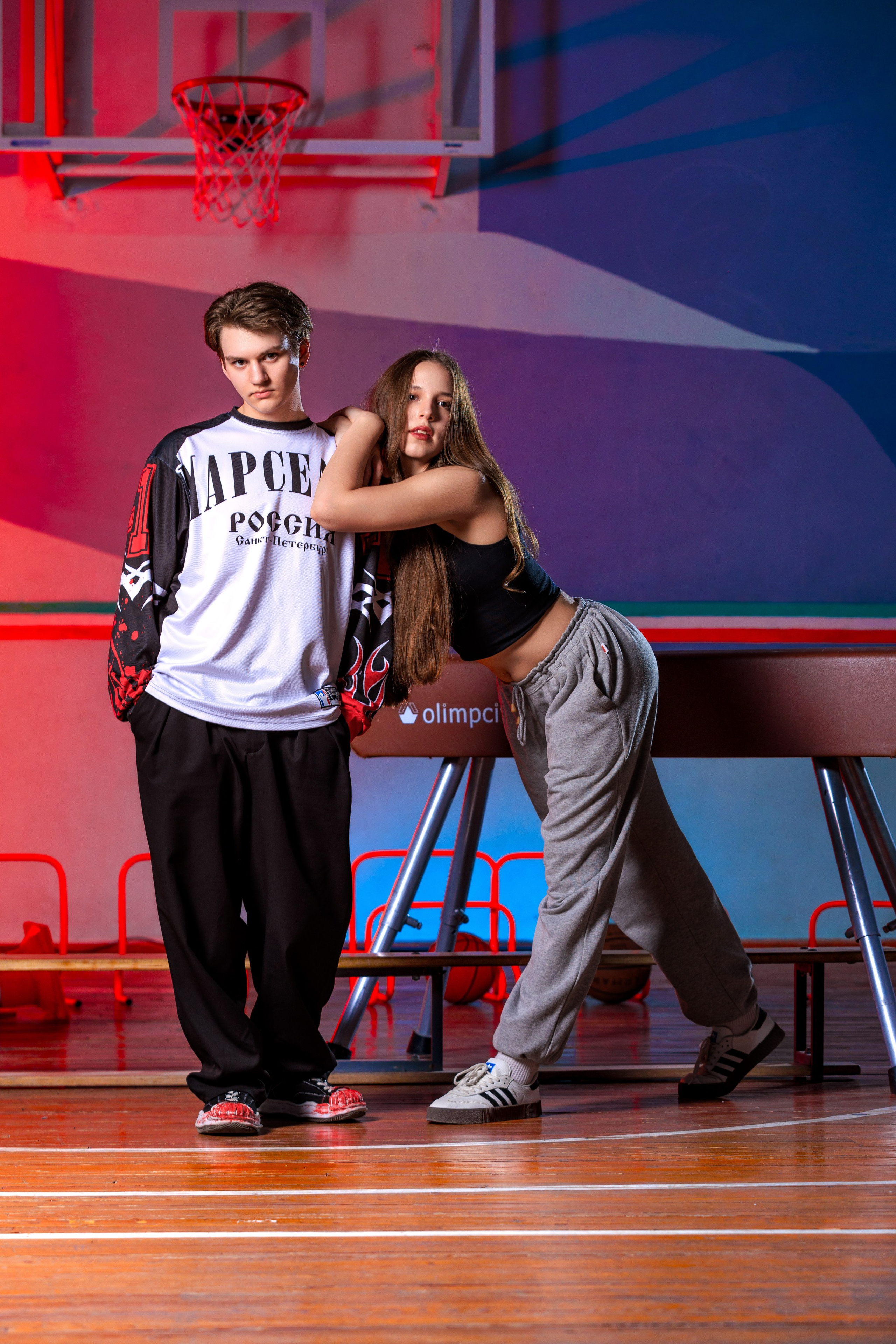 Смотреть фотки в спортзале. Выпускные альбомы Геленджик, Новороссийск, Краснодар, Туапсе