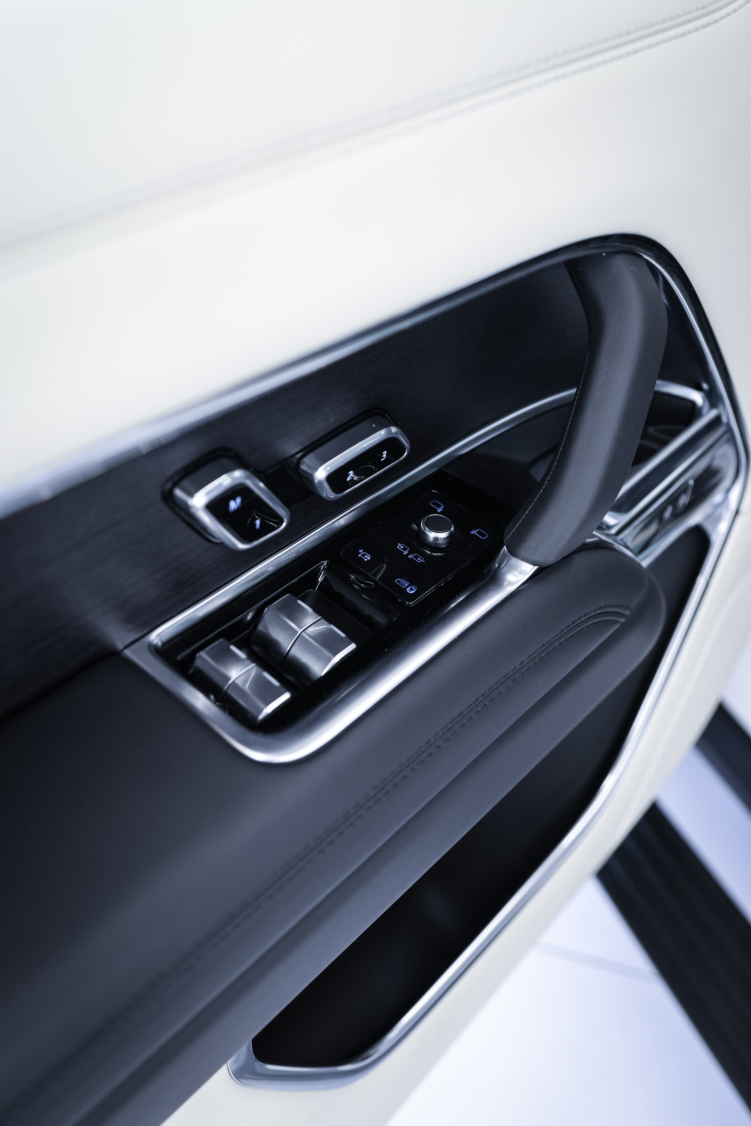 2024 Range Rover. Mixturecaptures