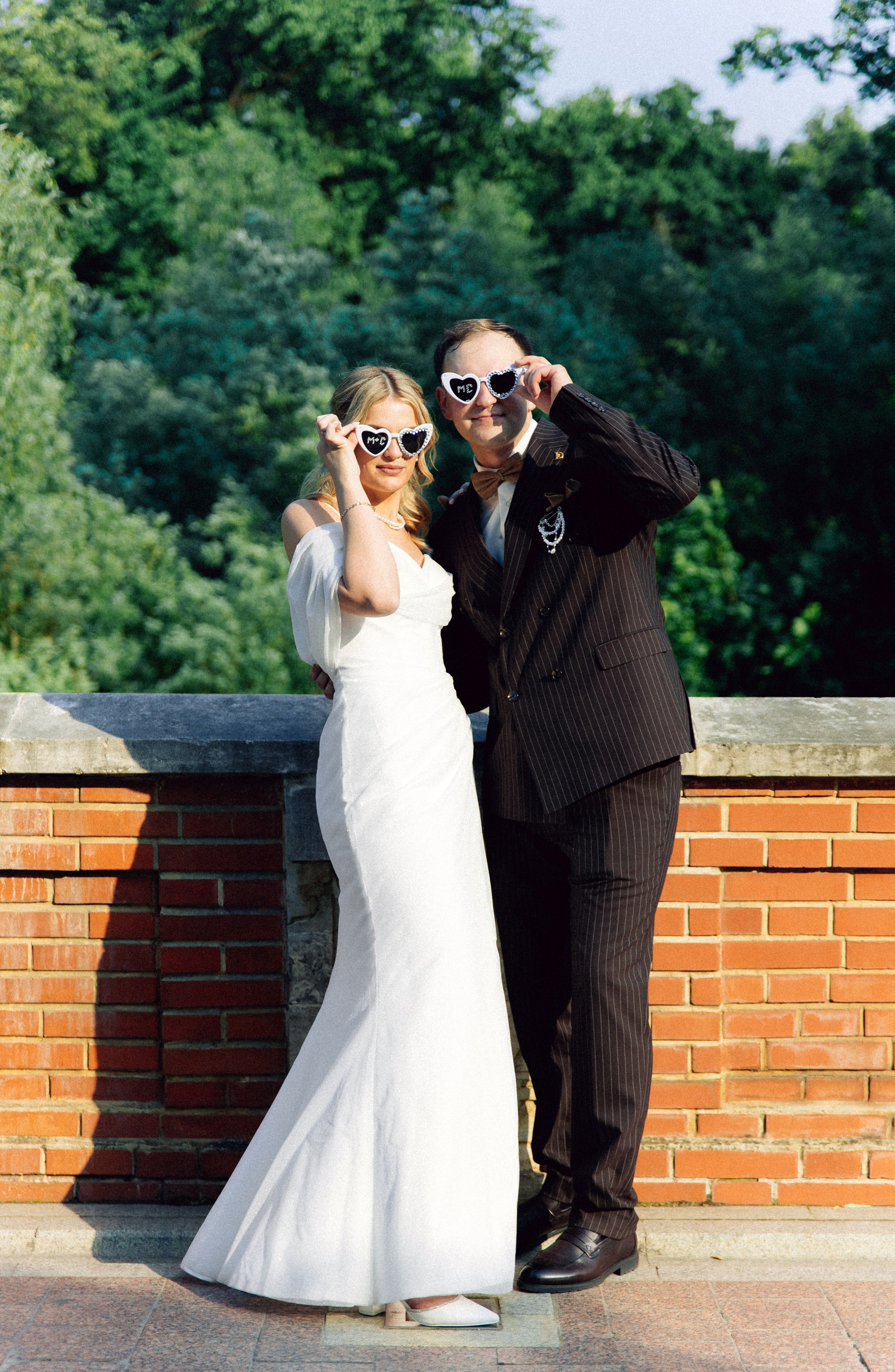 Саша и Маша, свадебная прогулка в Царицыно, плёночные и цифровые кадры. Свадебный и портретный фотограф в Москве Кристина Золотова