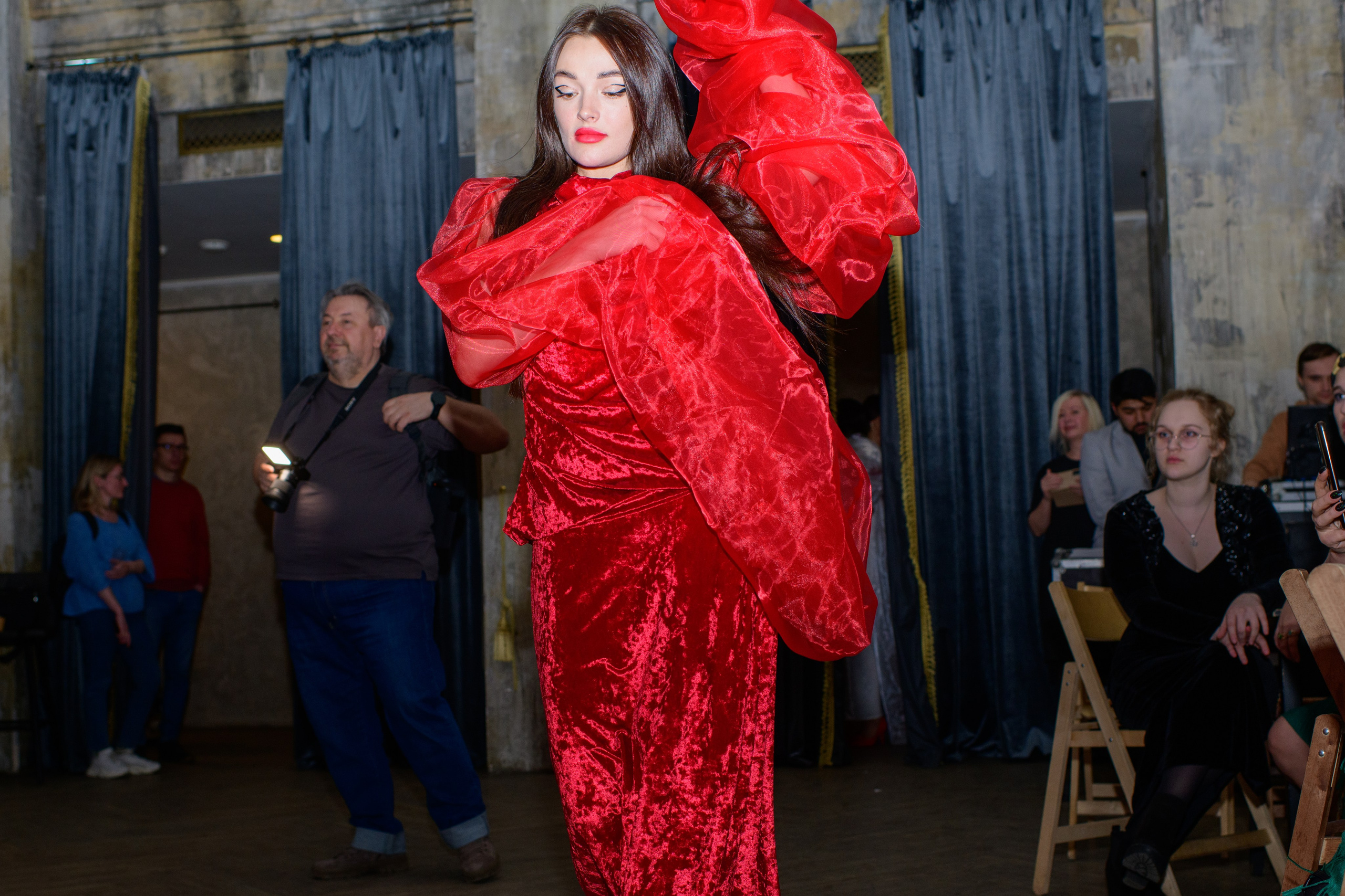 Репортаж модного показа «Люди брендов». Организация и проведение фотосъемок в Санкт-Петербурге. Фотограф Смирягин Илья