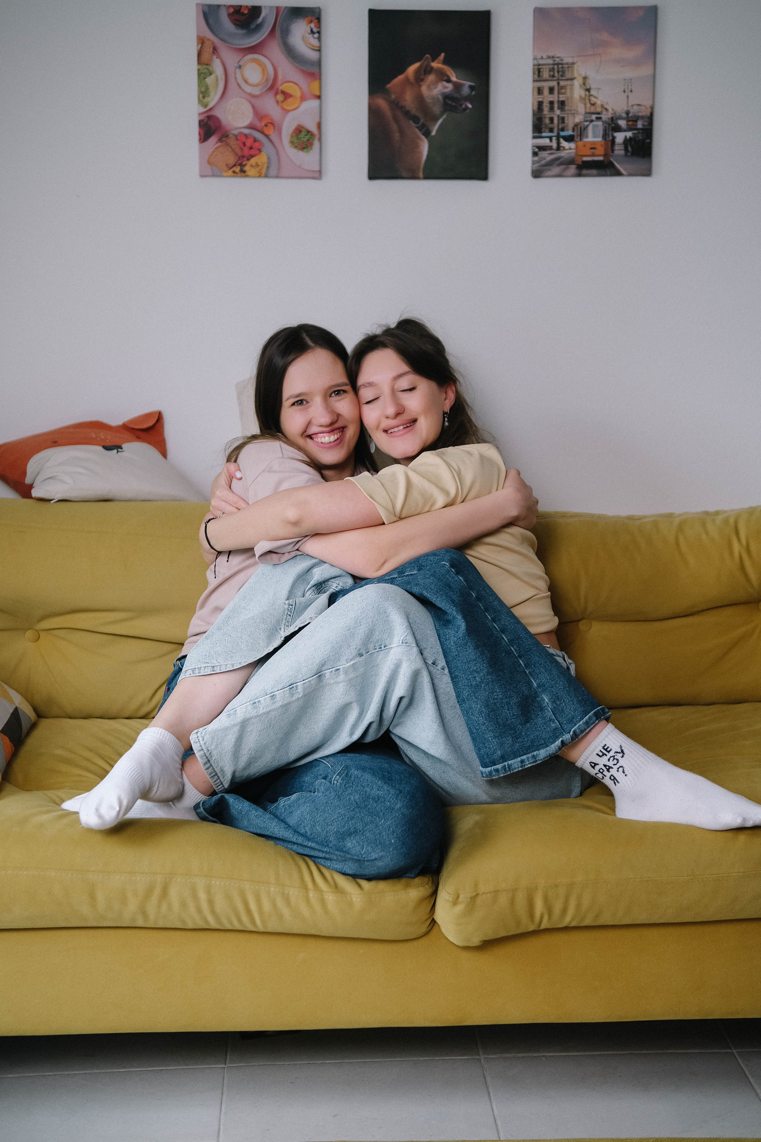 Подружки с малышом. Главная