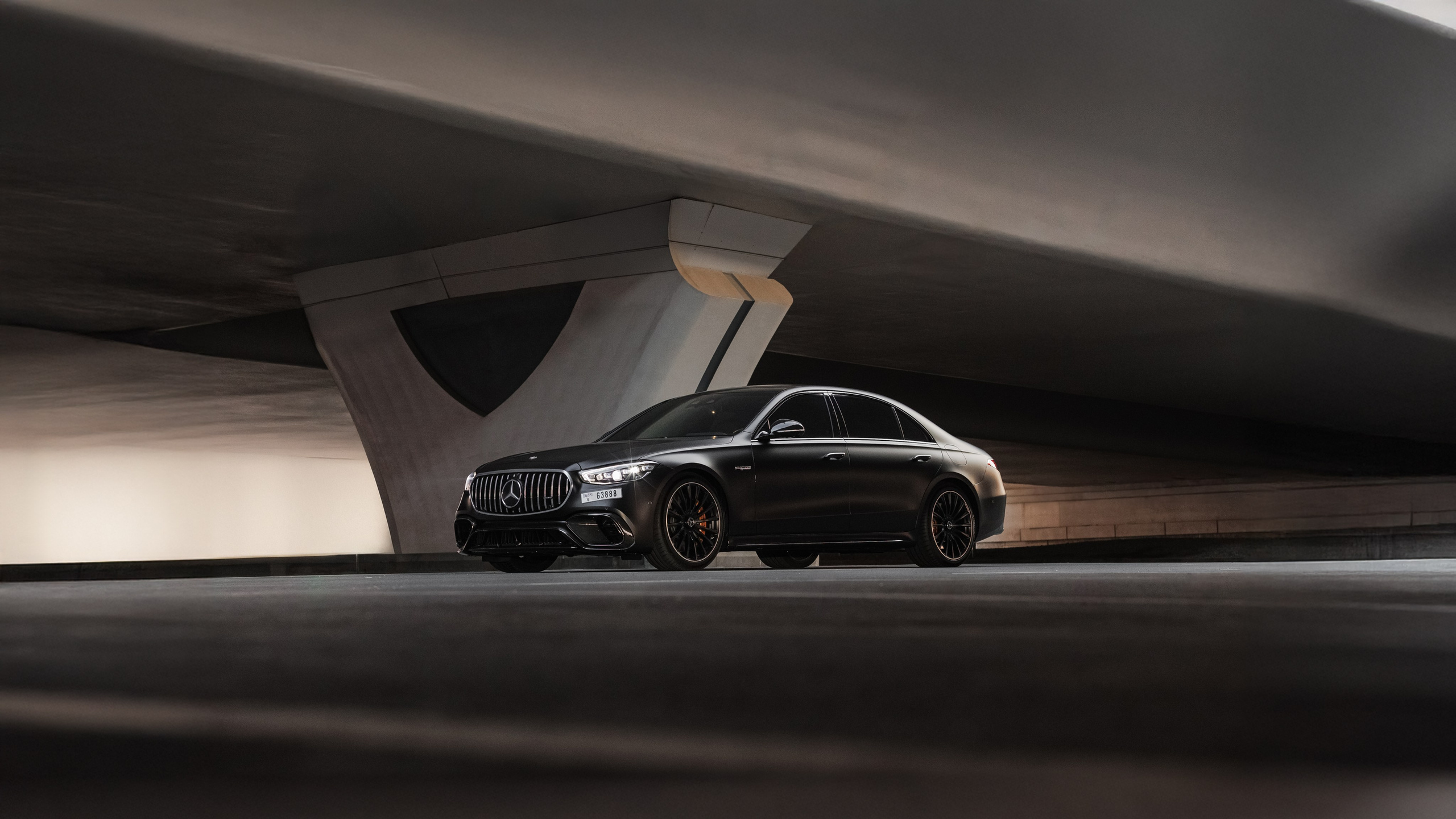 Luxury Car Interior Photography in Dubai — Premium Automotive Shoot. Evgen Yatsenko — Photographer in Dubai