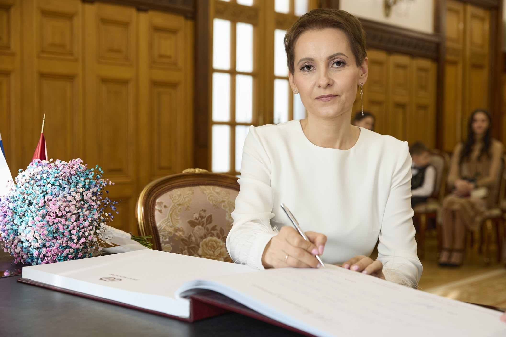 Чествование юбиляров супружеской жизни: подпись в почётной книге, Дворец бракосочетания №1, юбилей 25 лет