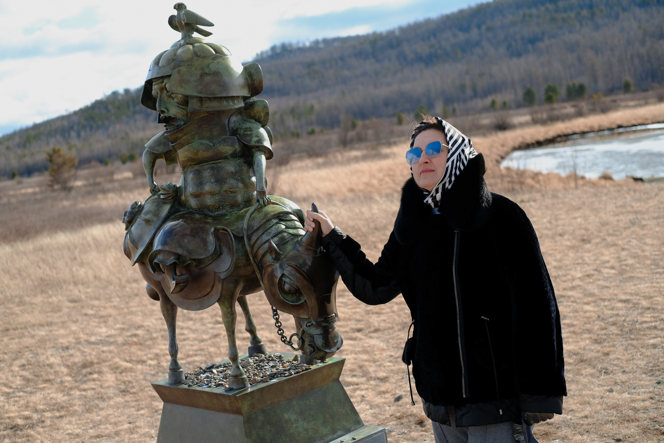 Фотосессия в ленд-арт парке Тужи. Портретный фотограф в Чите Анна Камратова. Помогу Вам создать историю, в которой Вы — главный герой!