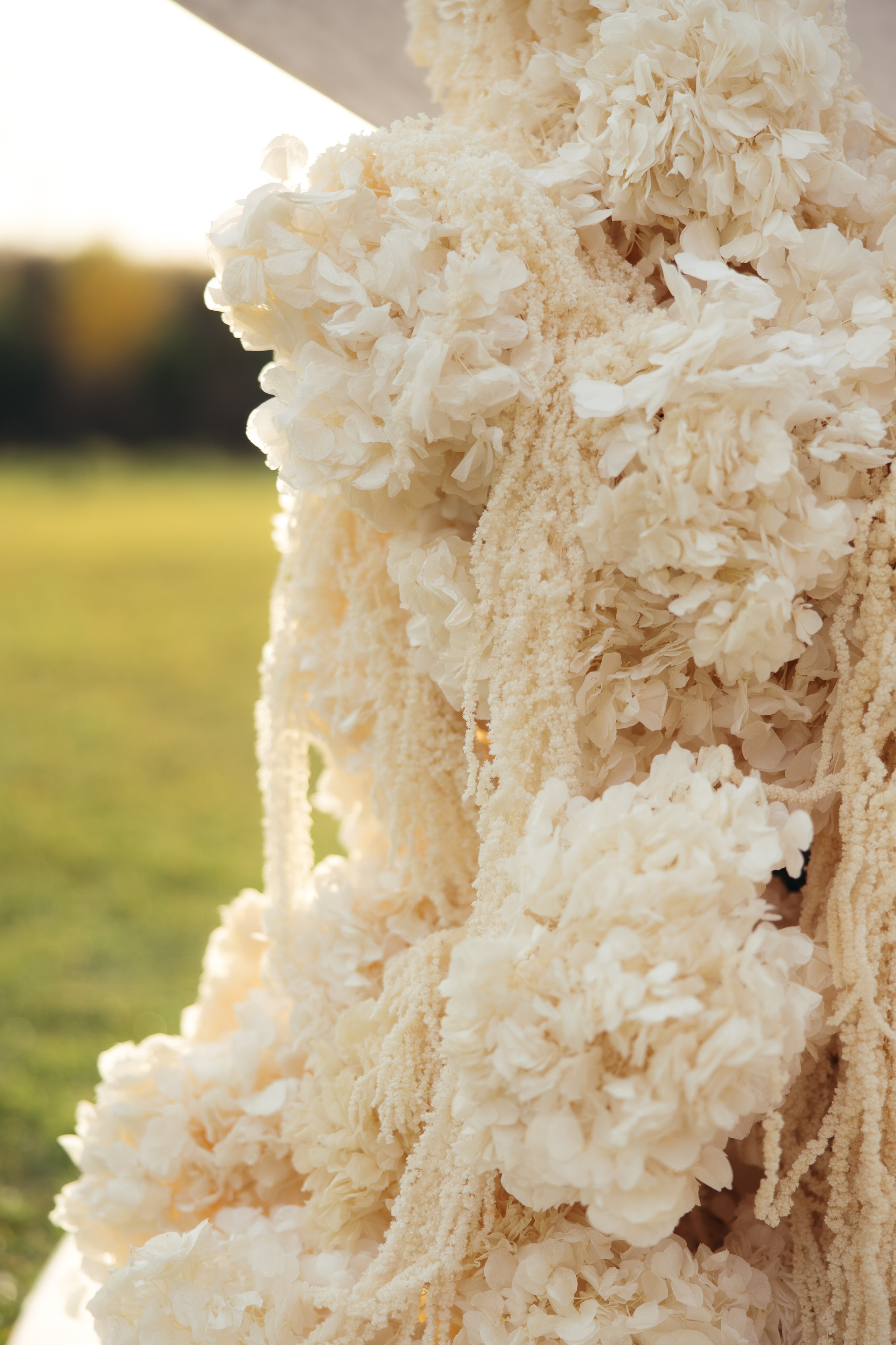 Таня и Тимур, утренние сборы в квартире и свадебный ужин. Фотограф любви в городе Казань