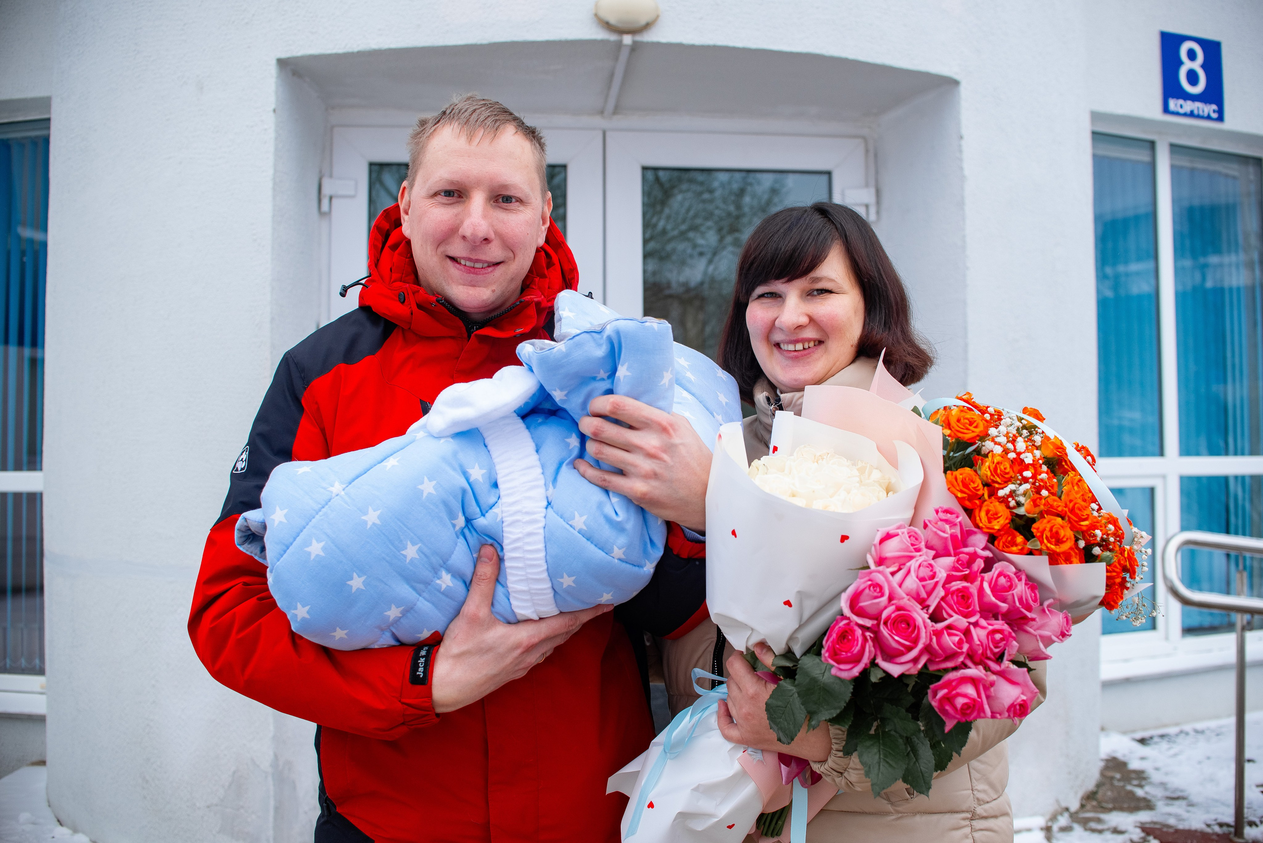 Выписка из роддома Минск. Семейный фотограф на выписку из роддома и крещение Минск Настя Гришук