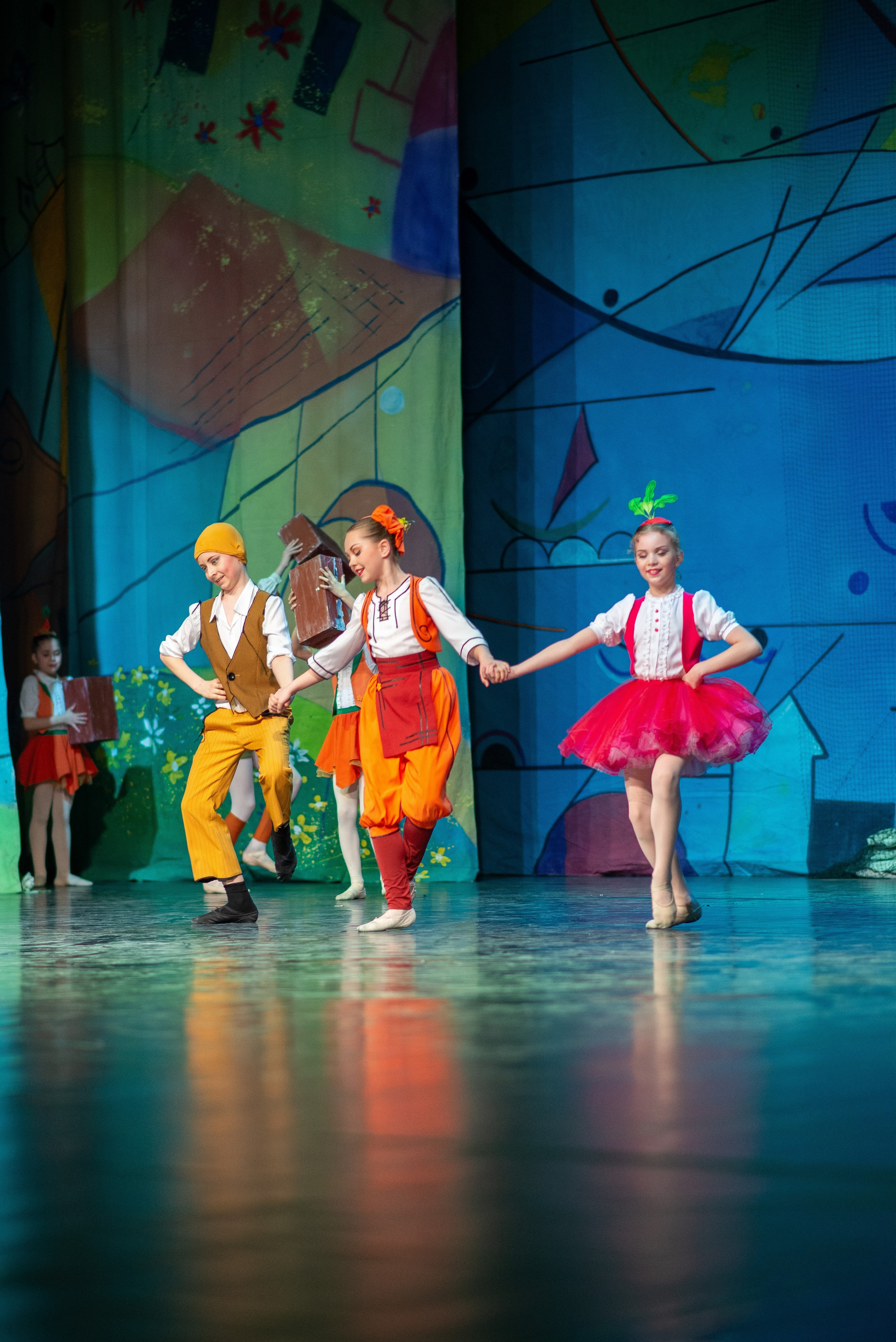 Выступление юных балерин. Семейный фотограф на выписку из роддома и крещение Минск Настя Гришук