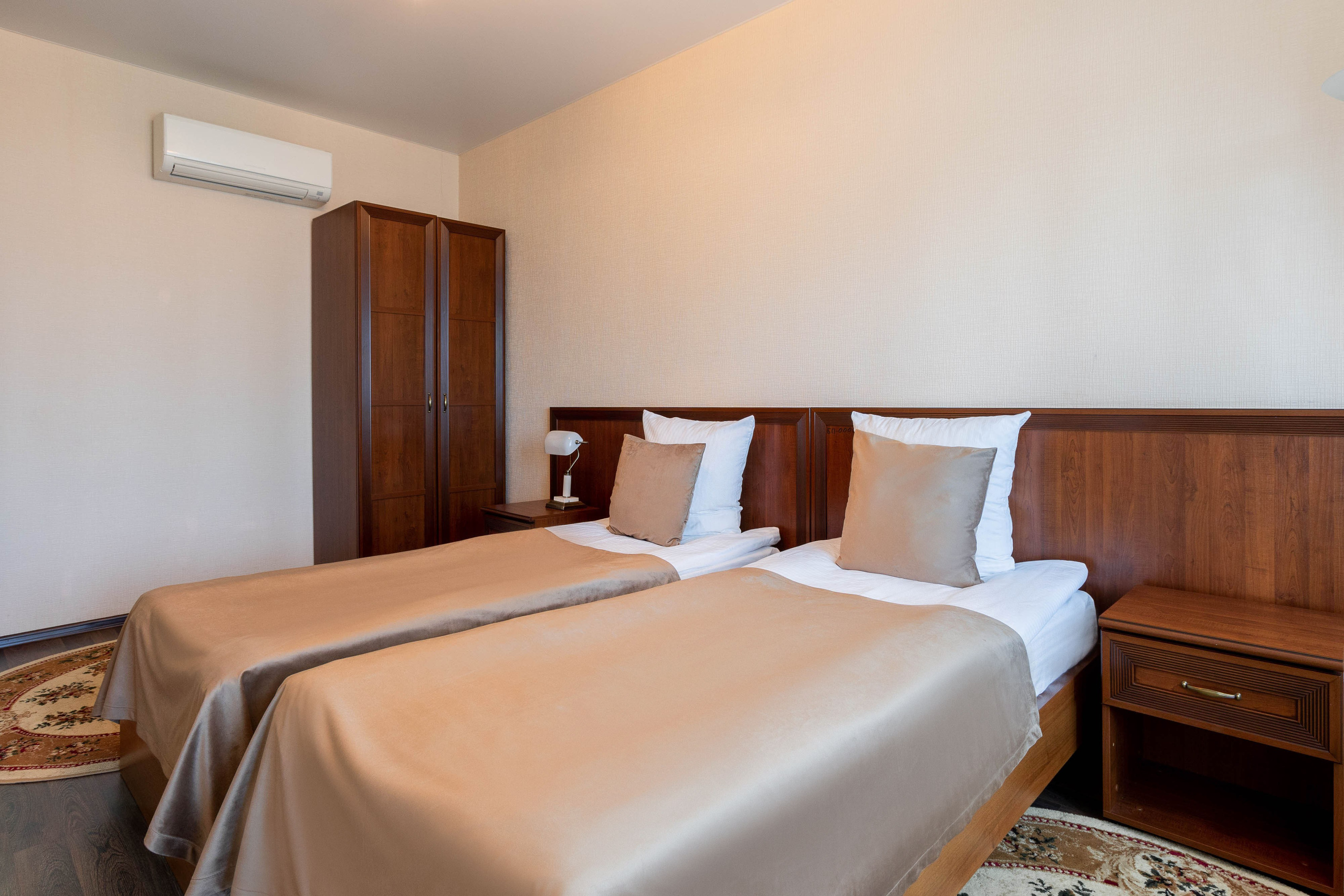 ДОМ МОСКВЫ. Семейный фотограф на крещение и венчание