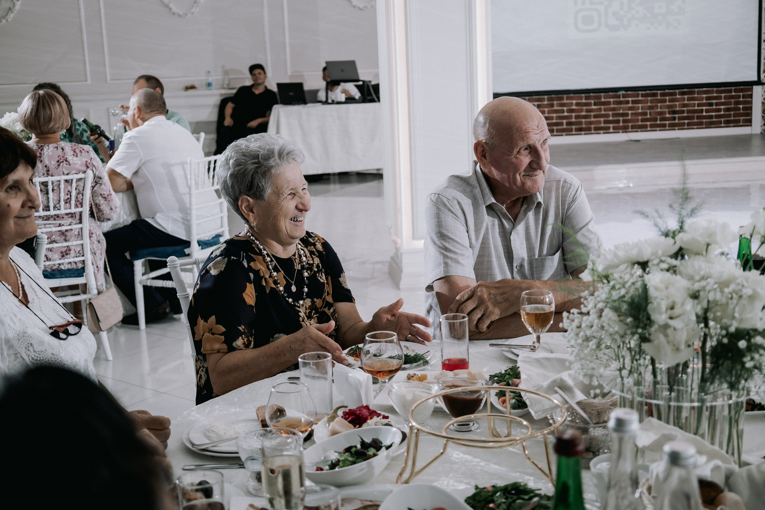 Свадебная прогулка. Эвелина и Дмитрий. Свадебная фотография. Арина Рубах