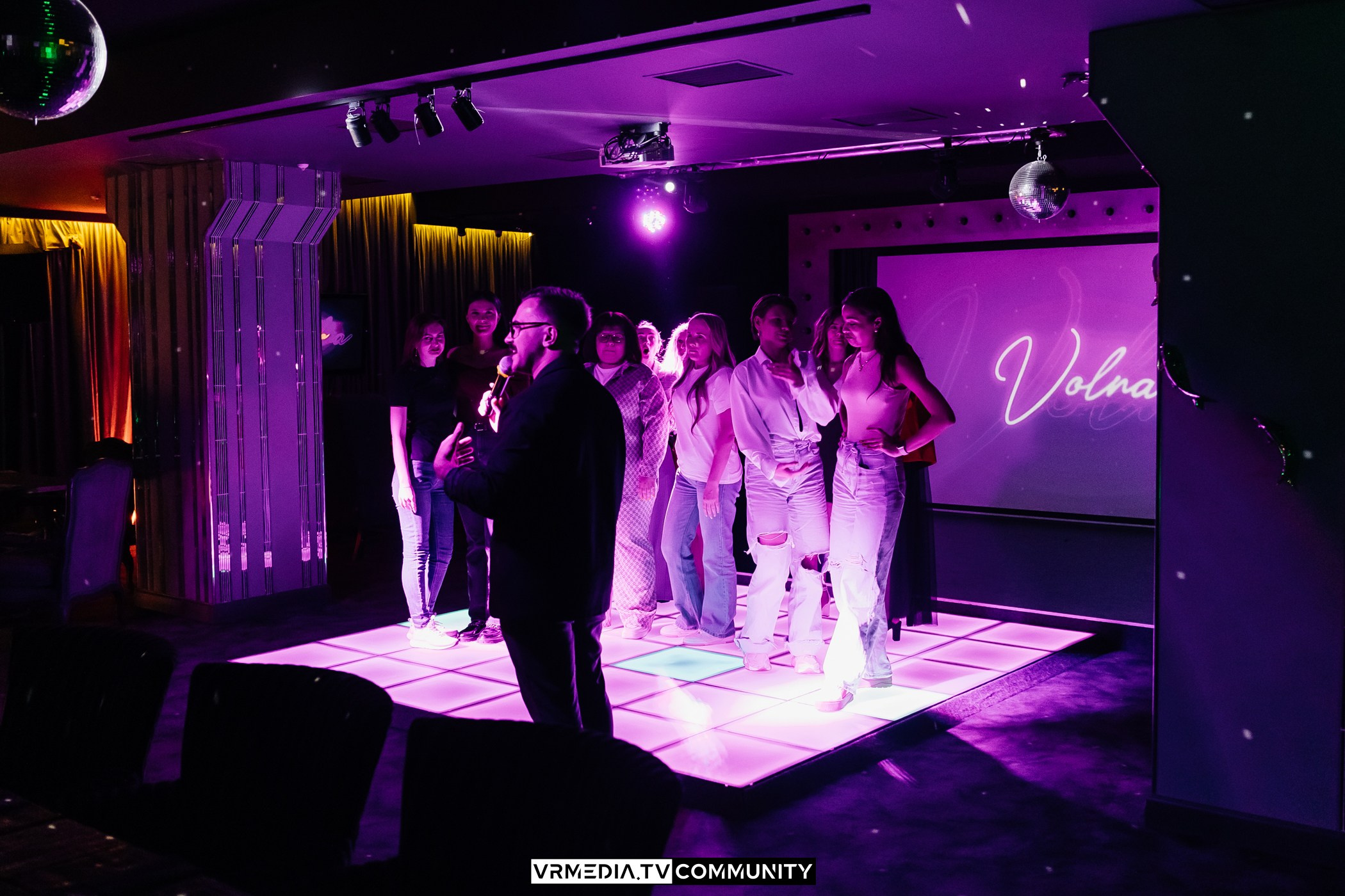Караоке-бар «Volna»: Соло или дуэт?