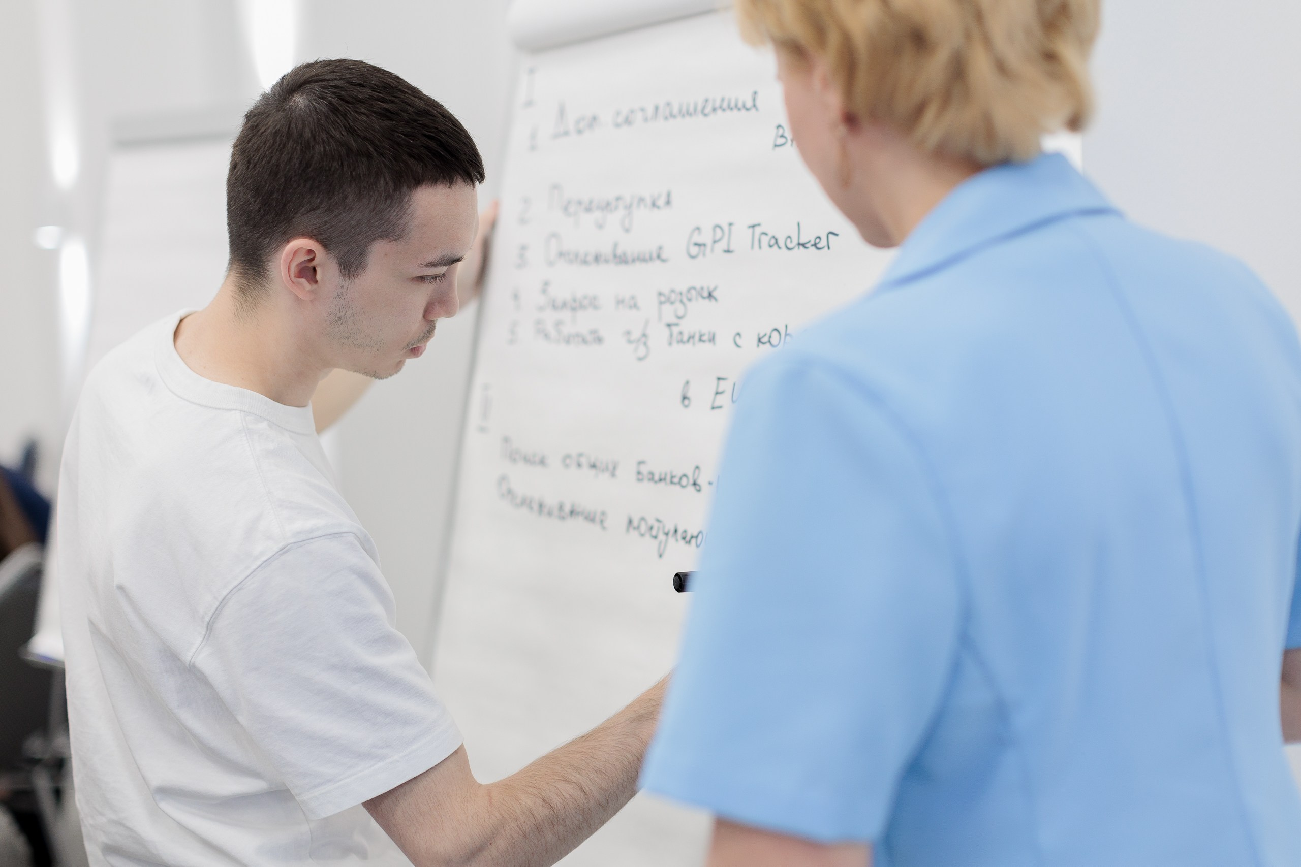 Фотограф для съемки награждения на корпоративной премии. Контент для бизнеса в Екатеринбурге Полдень Медиа