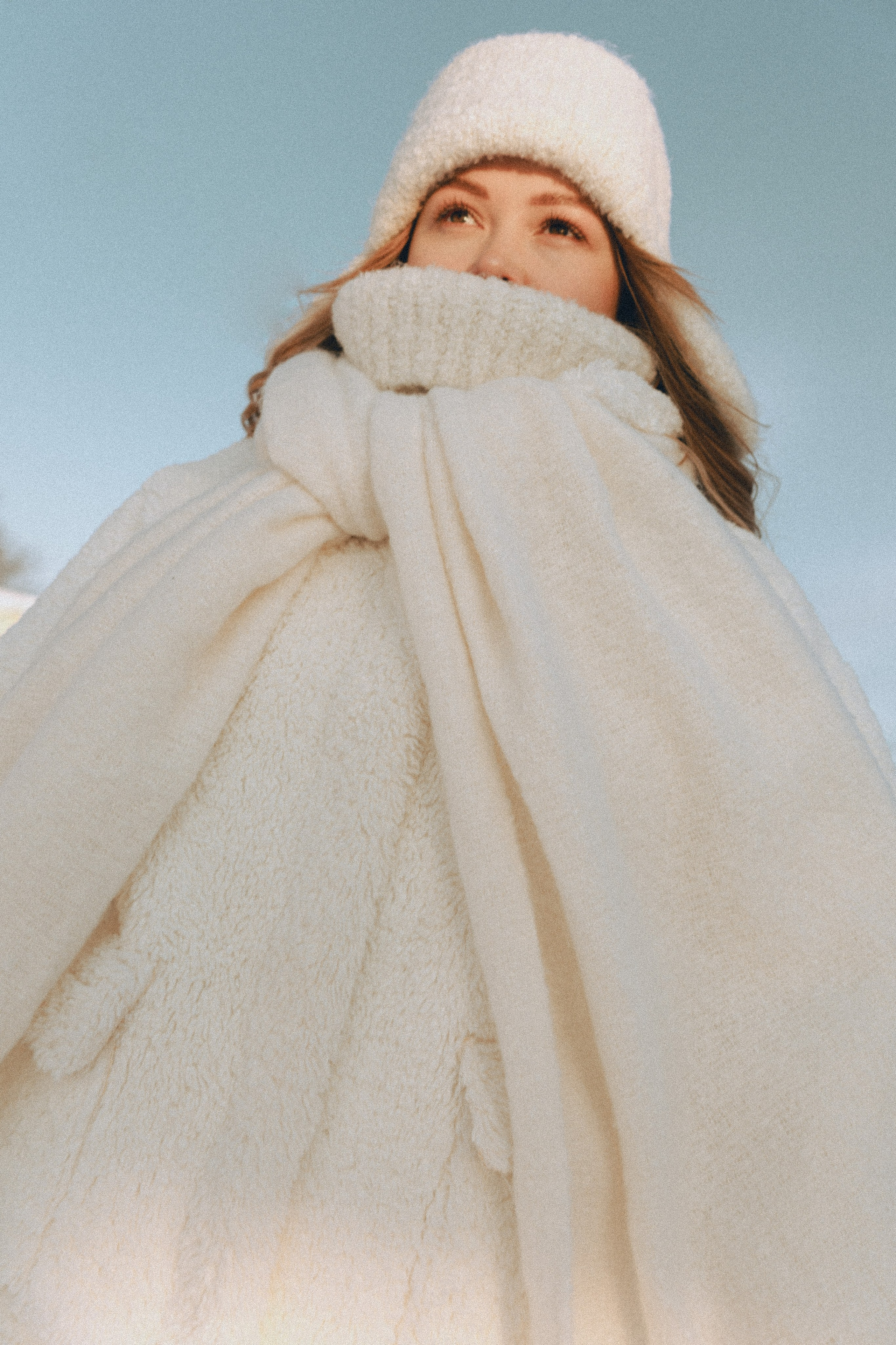 женская новогодняя городская фотосессия зимой