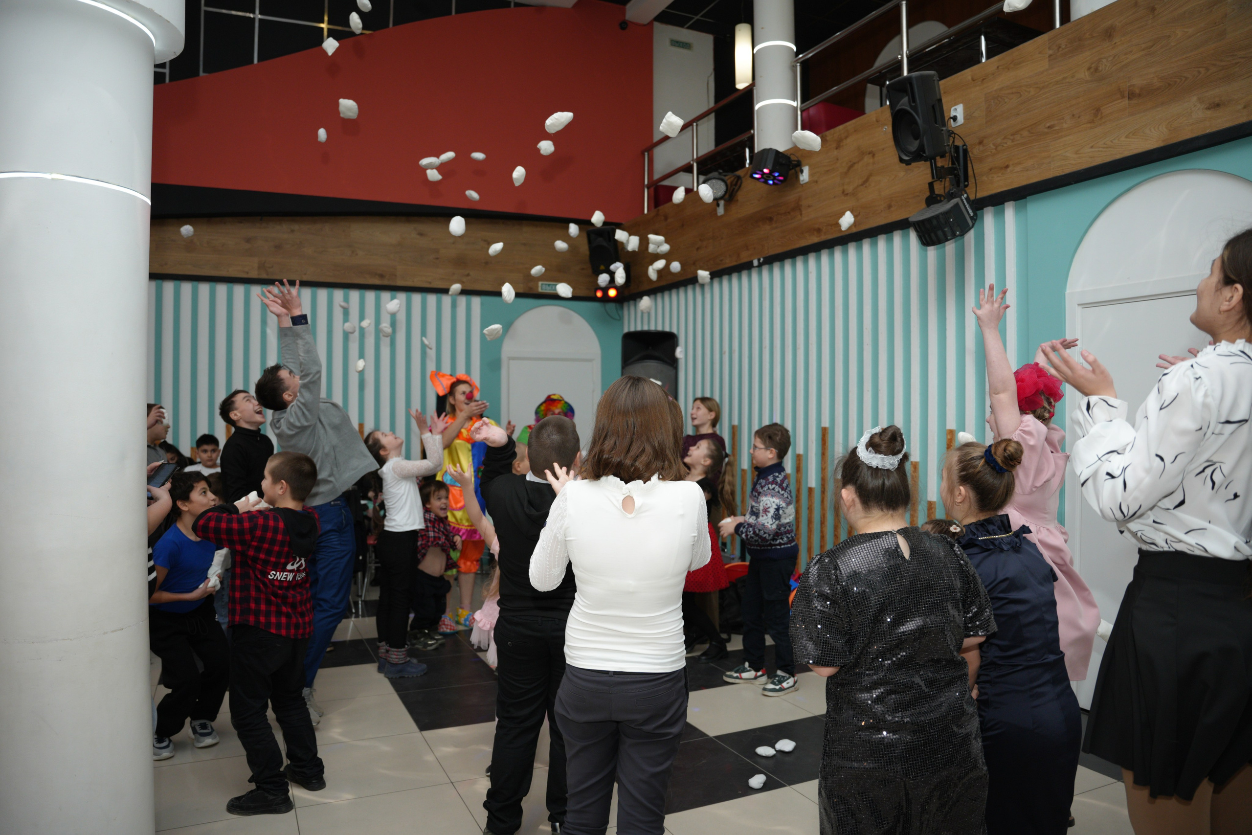 Социально —благотворительная акция «Ты в этом мире не один», посвященная Международному дню инвалидов. ВЫПУСКНЫЕ АЛЬБОМЫ, Школьный фотограф, семейный и свадебный в Саратове и области Ольга Плаксина