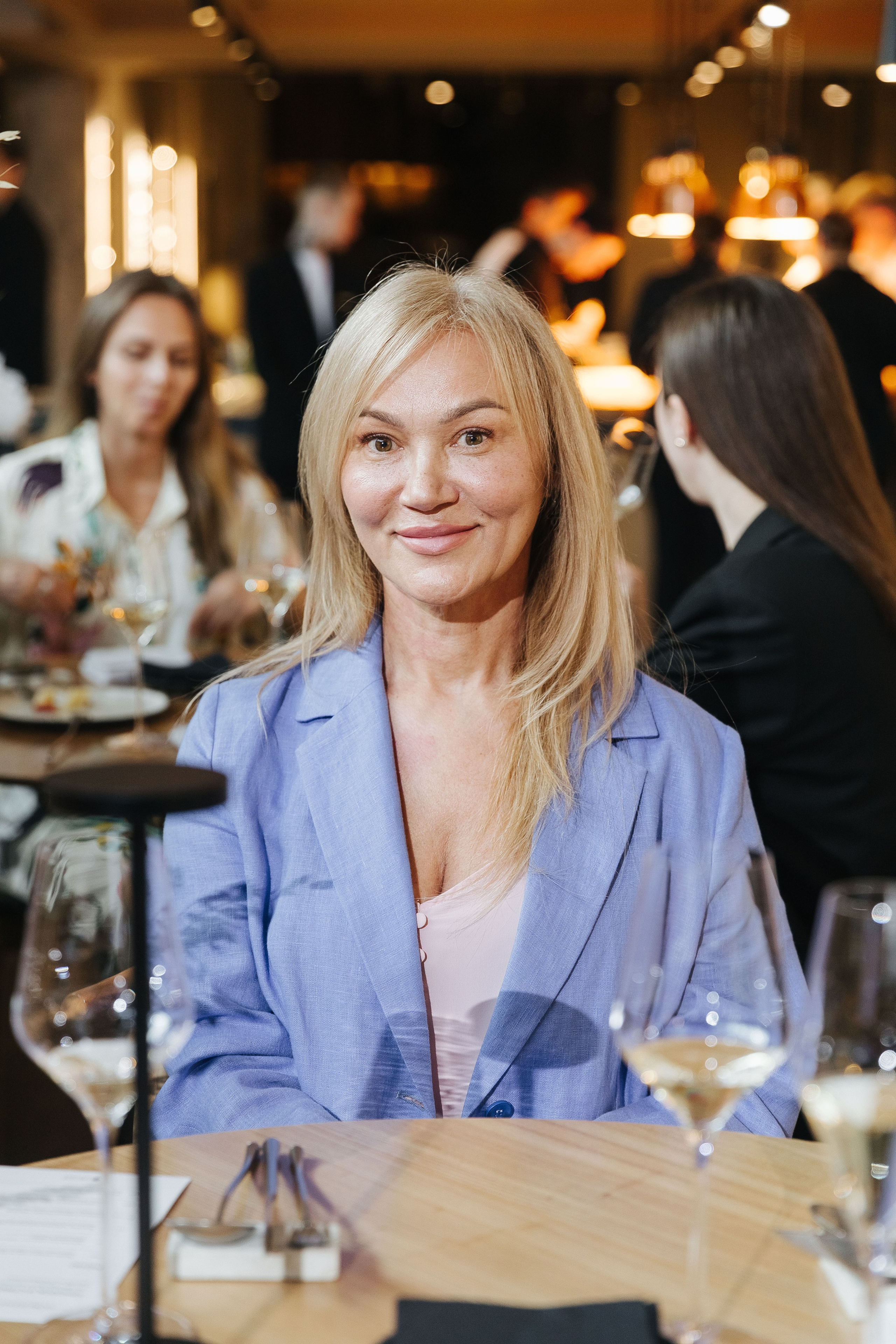 Презентация открытия магазина женской одежды GLVR в ресторане Fresco. Фотограф в Красноярске Надежда Воскресенская