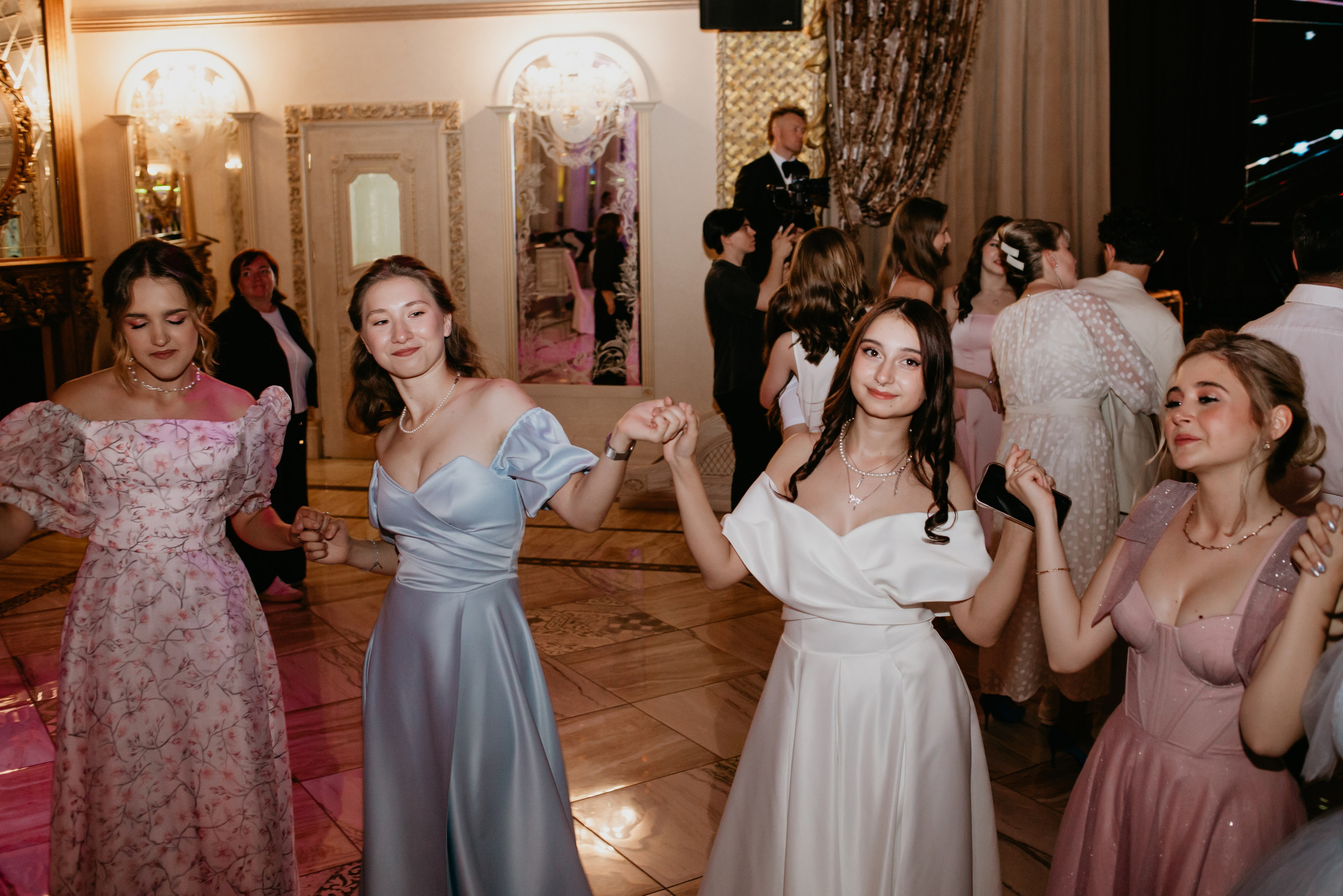 Выпускной. 11 лицей. Фотограф в Челябинске Ополихина Анна