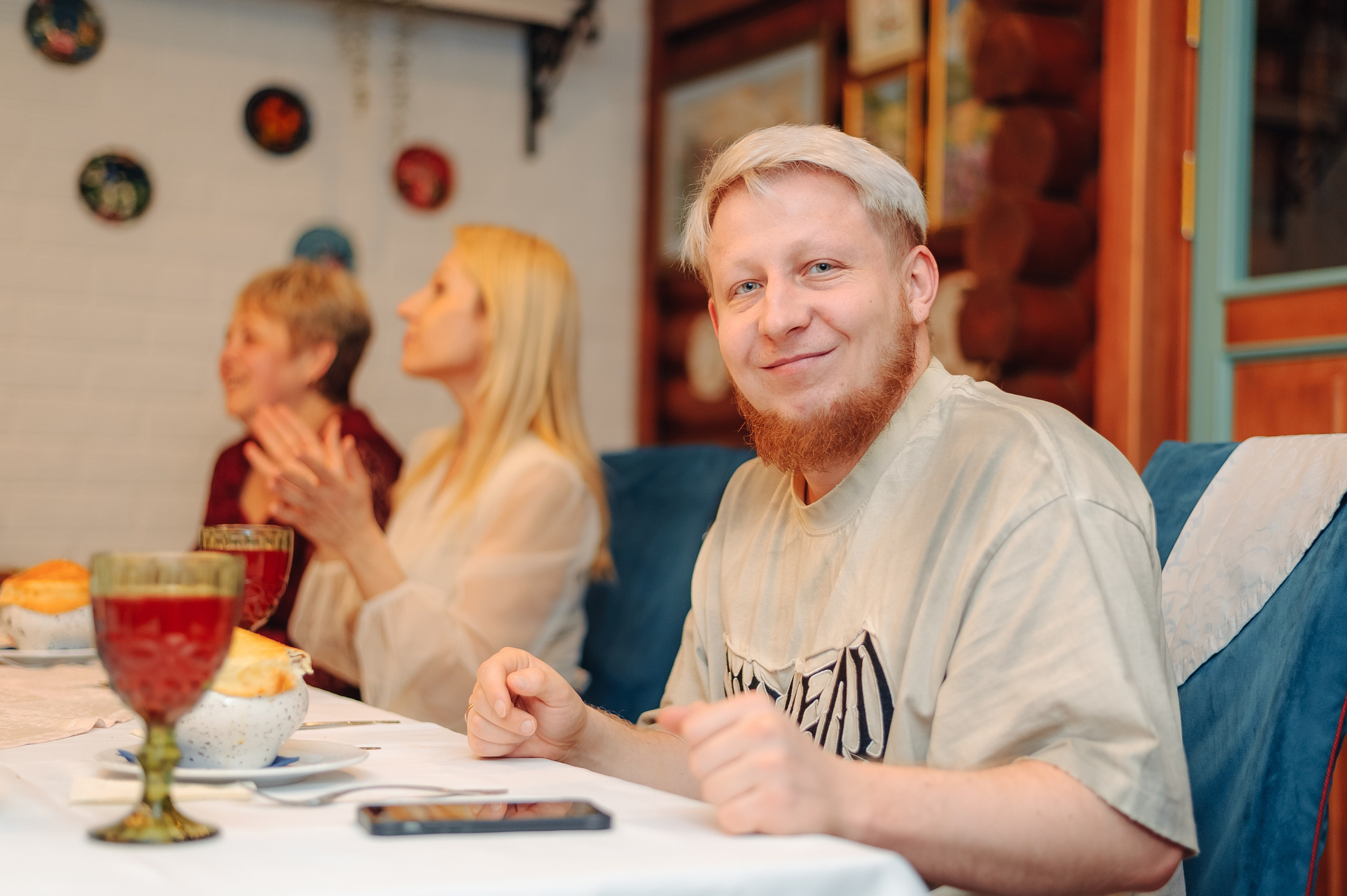 Тихий семейный праздник в ресторане Подкова. Свадебный фотограф в Екатеринбурге Артём Зайнетдинов