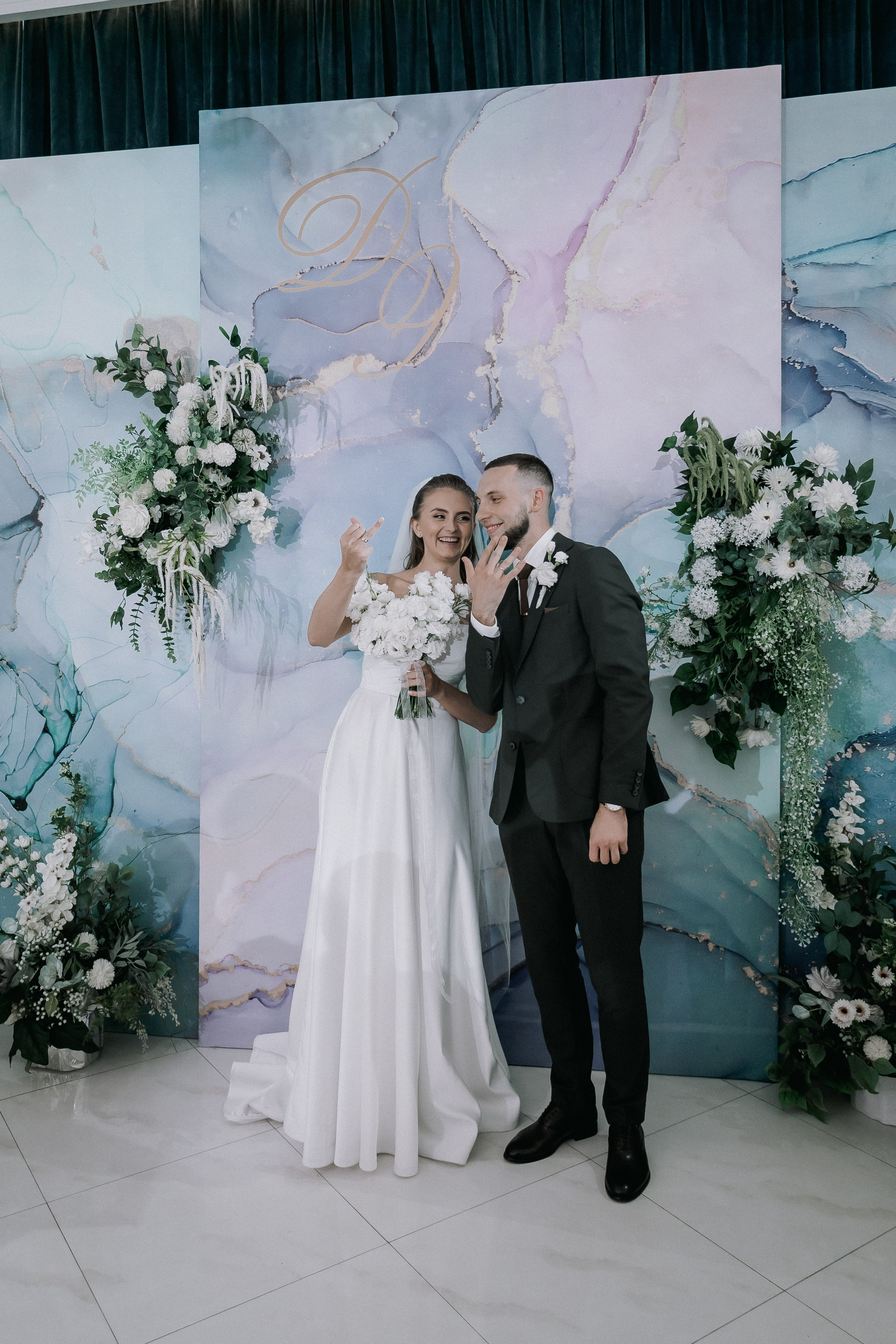 Свадебная прогулка. Эвелина и Дмитрий. Свадебная фотография. Арина Рубах