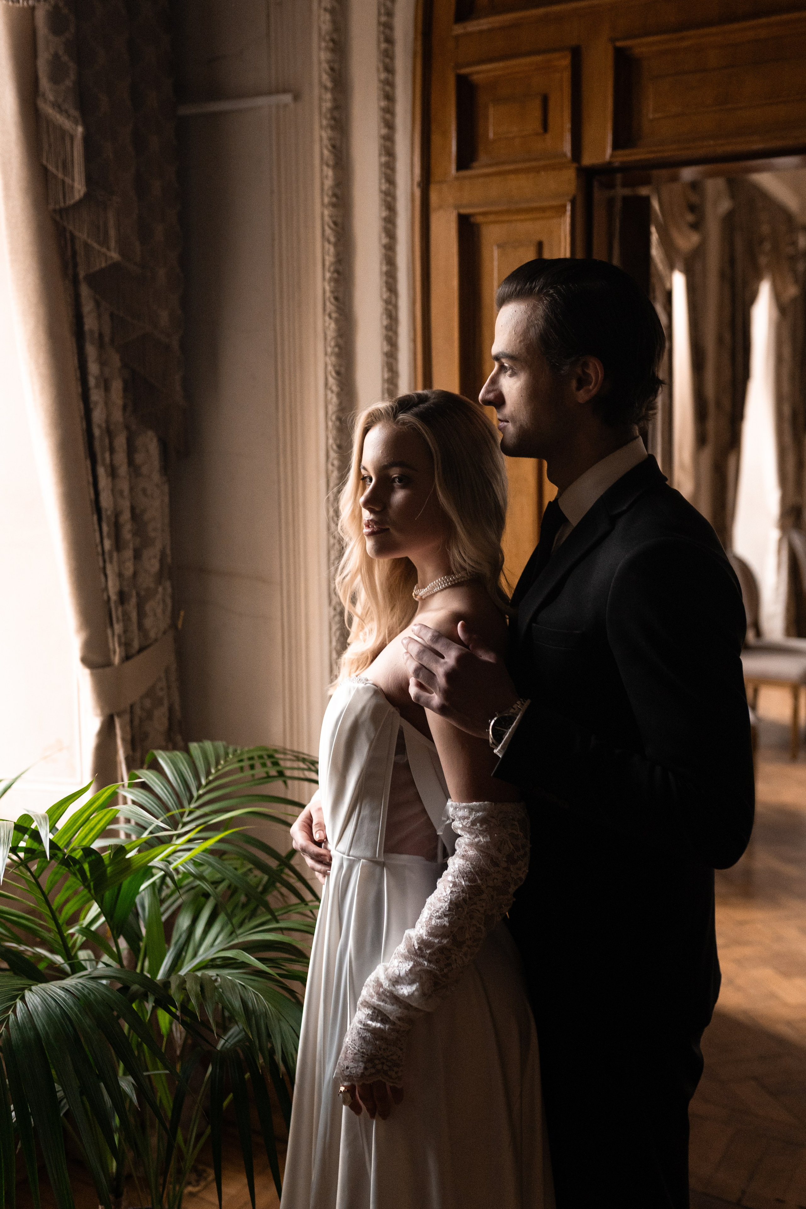 Свадебная фотосессия в Пушкинской библиотеке. Свадебный фотограф в Москве Анна Полушина