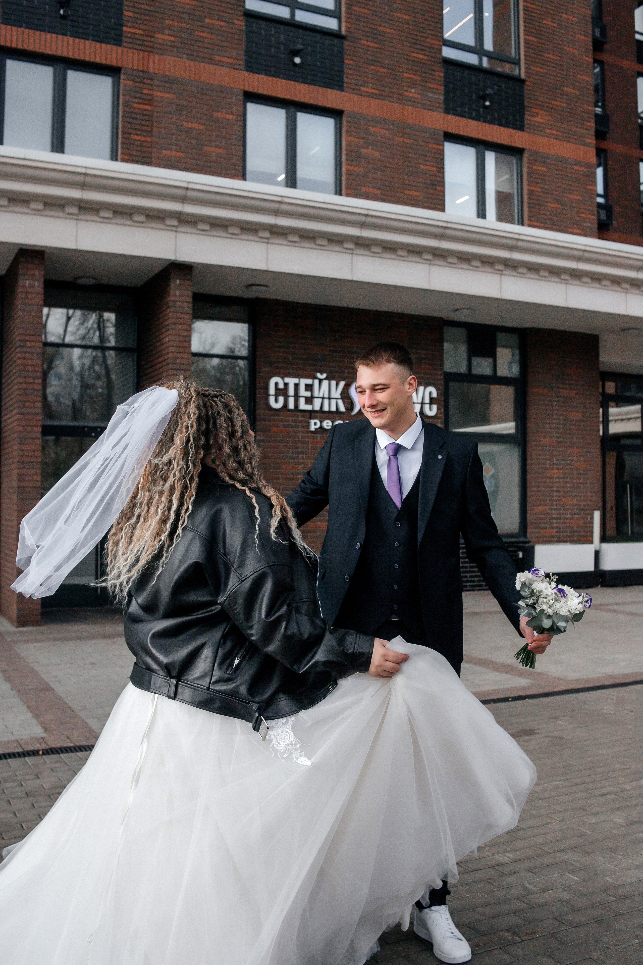 Ноябрьская свадьба в Сормовском ЗАГСе и в фотостудии Акт Первый. Свадебный фотограф и фотограф Love-Store в Нижнем Новгороде Анастасия