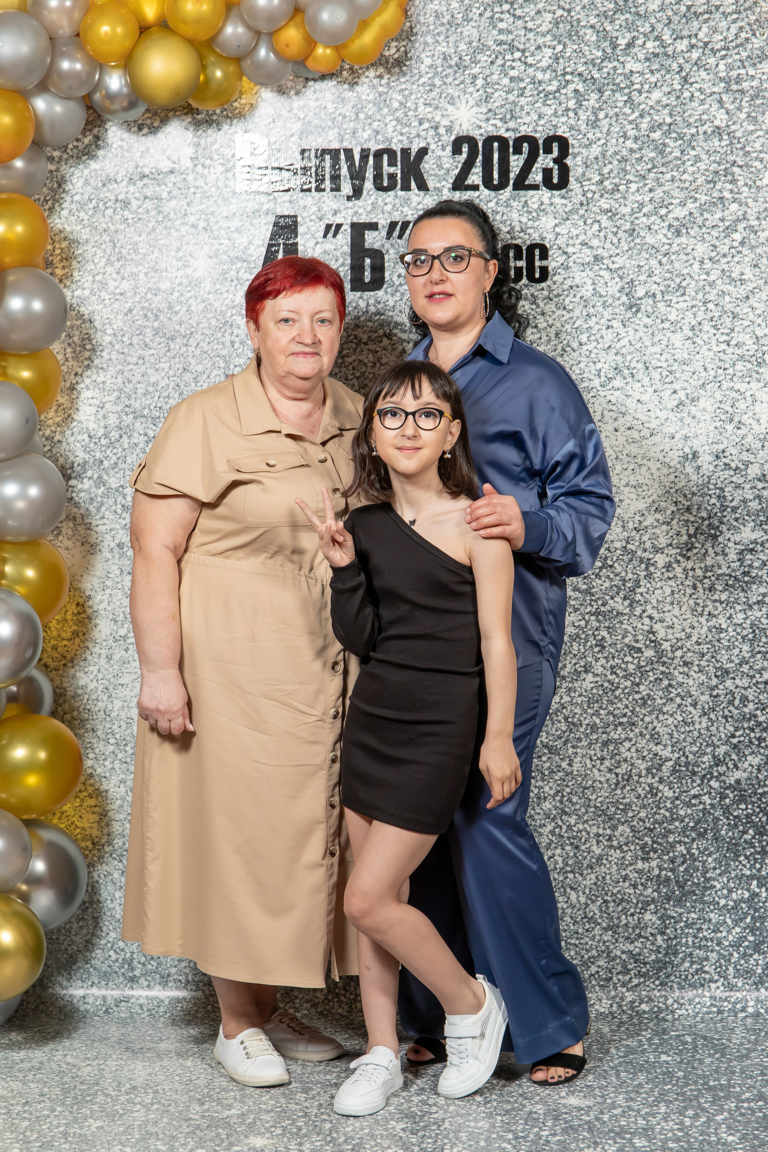 Выпуск 4Б 23 год. Семейный и свадебный фотограф в Геленджике Михаил Шматов