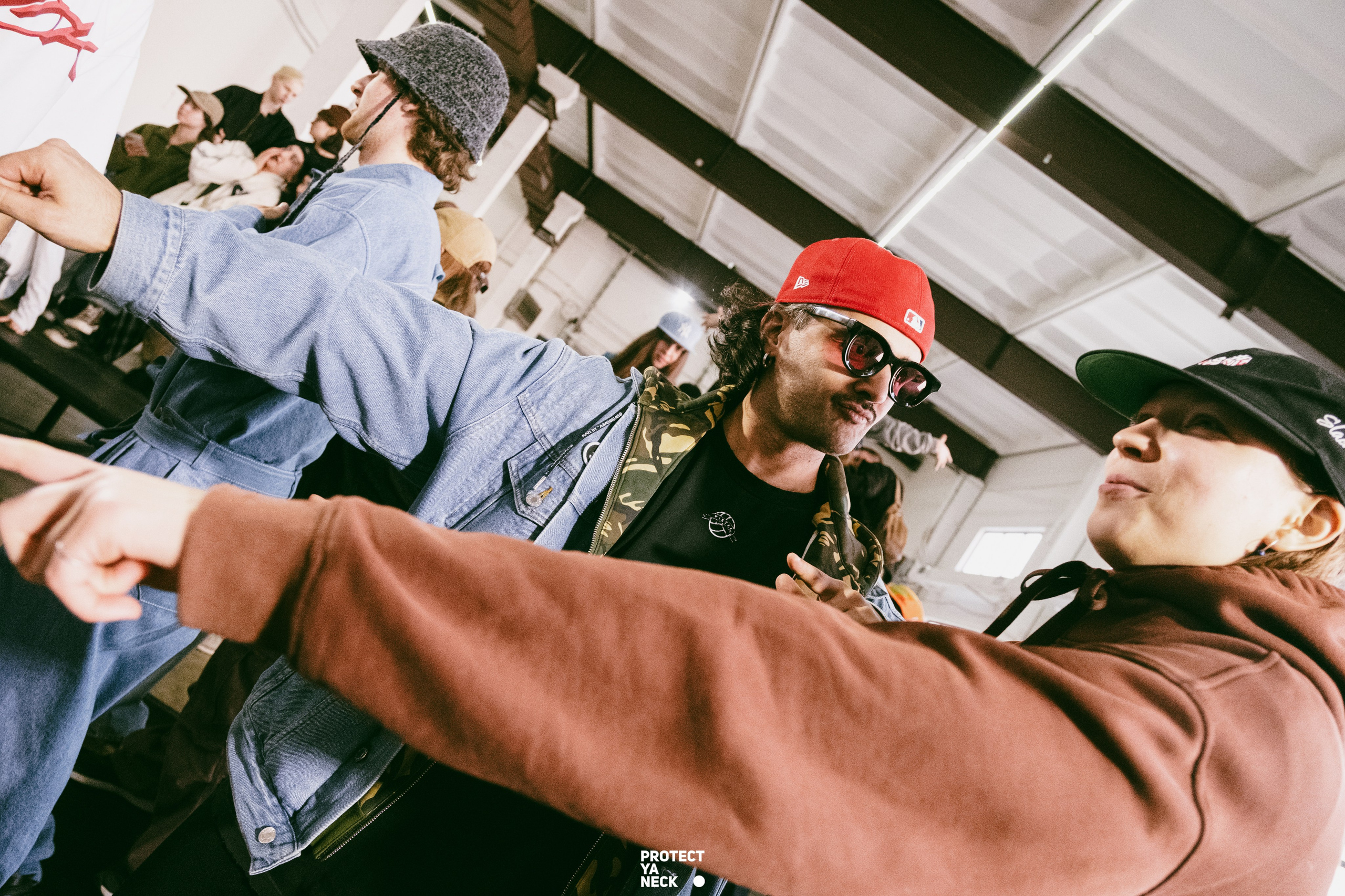 PROTECT YA NECK 22/03 (@youlovebu). Соня бу тебя сфоткала