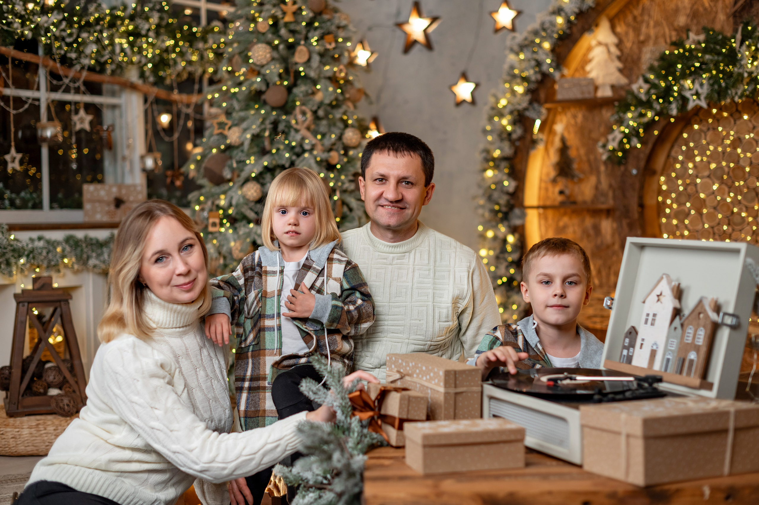 Семейная фотосессия студия Леонардо. Детский и семейный фотограф г. Москва Оксана Катаджи